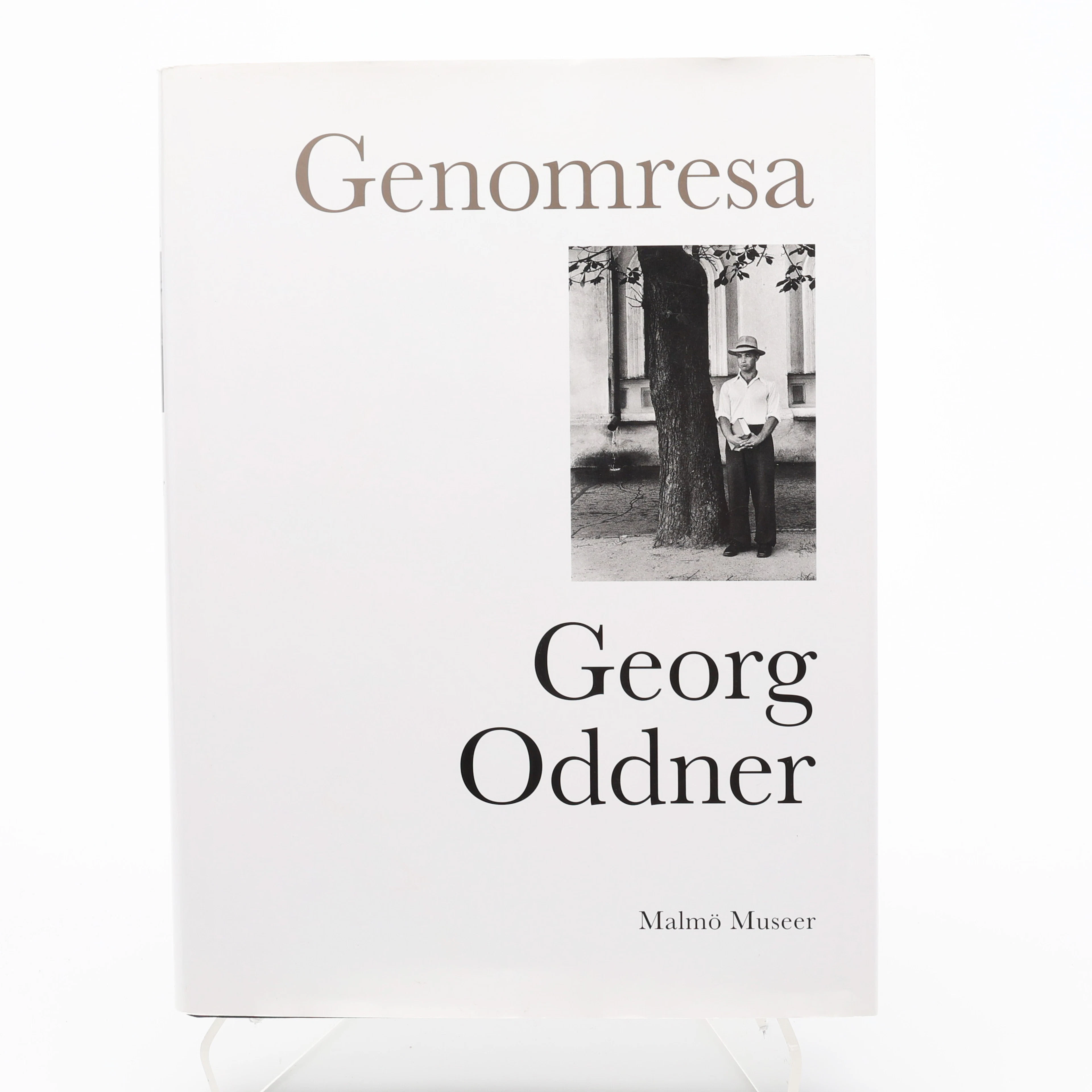 FOTO. GEORG ODDNERS OPUS MAGNUM GENOMRESA I FÖRSTA UPPLAGAN FRÅN 2003.