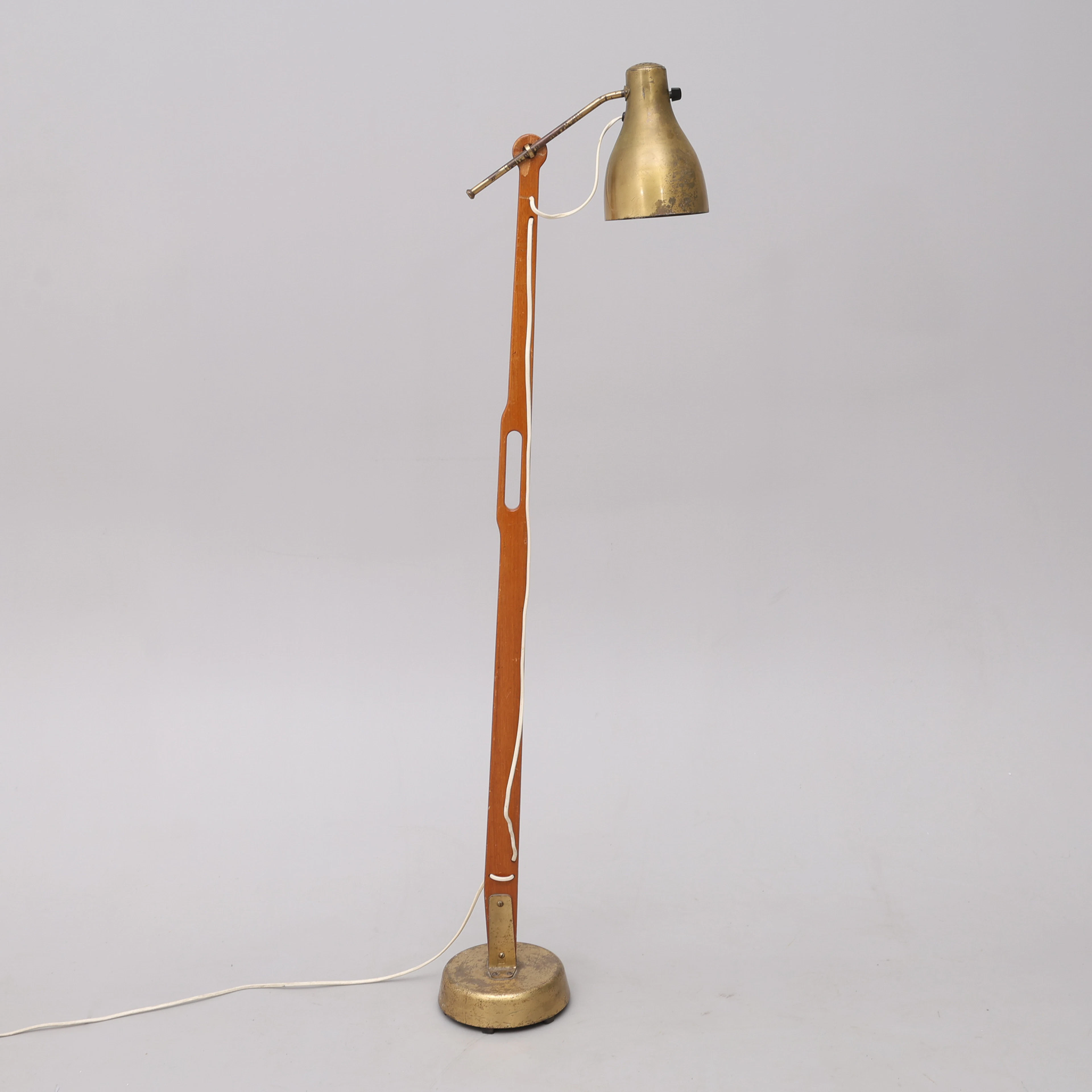 HANS BERGSTRÖM. GOLVLAMPA, ATELJÉ LYKTAN, ÅHUS, OMKRING 1900-TALETS MITT.