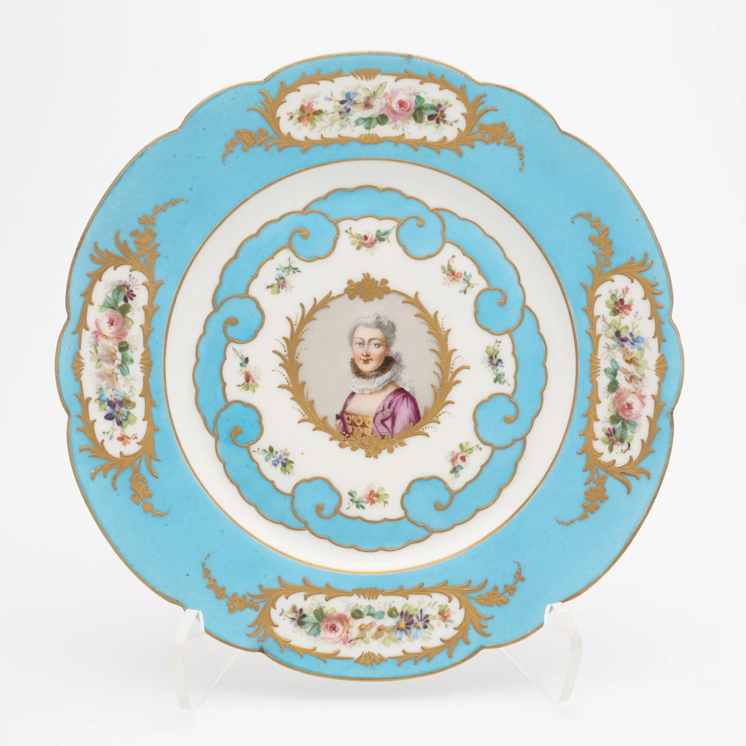 TALLRIK, PORSLIN, SÈVRES, 1800-TALETS FÖRSTA HÄLFT.