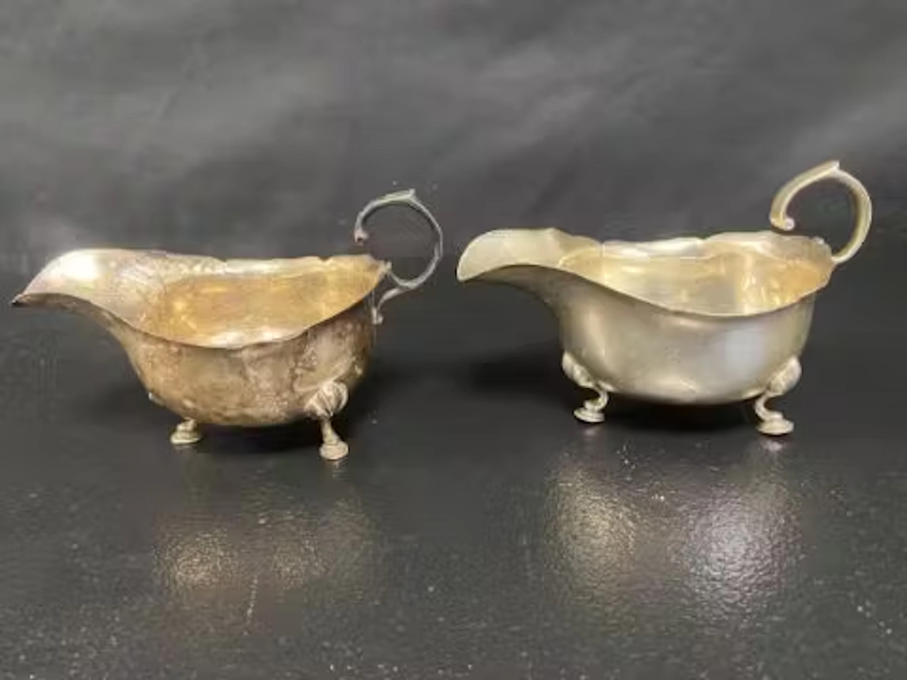 A pair of English hallmarked silver sauce boats, Birmingham 1919. 258g