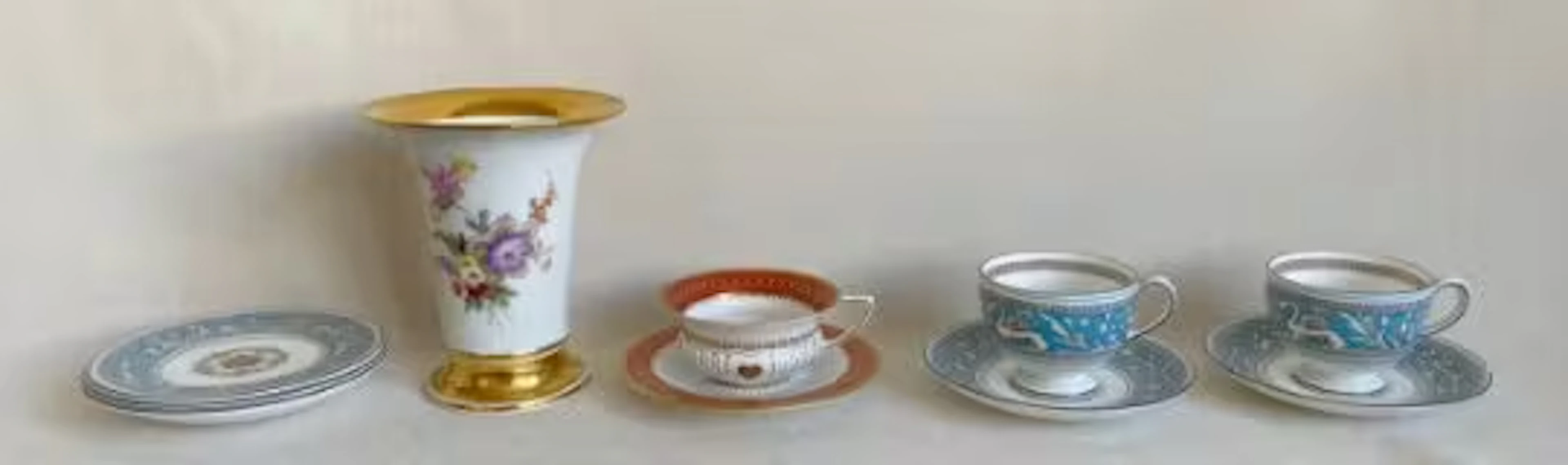 A mixed collection of porcelain to include a 19th century hand painted