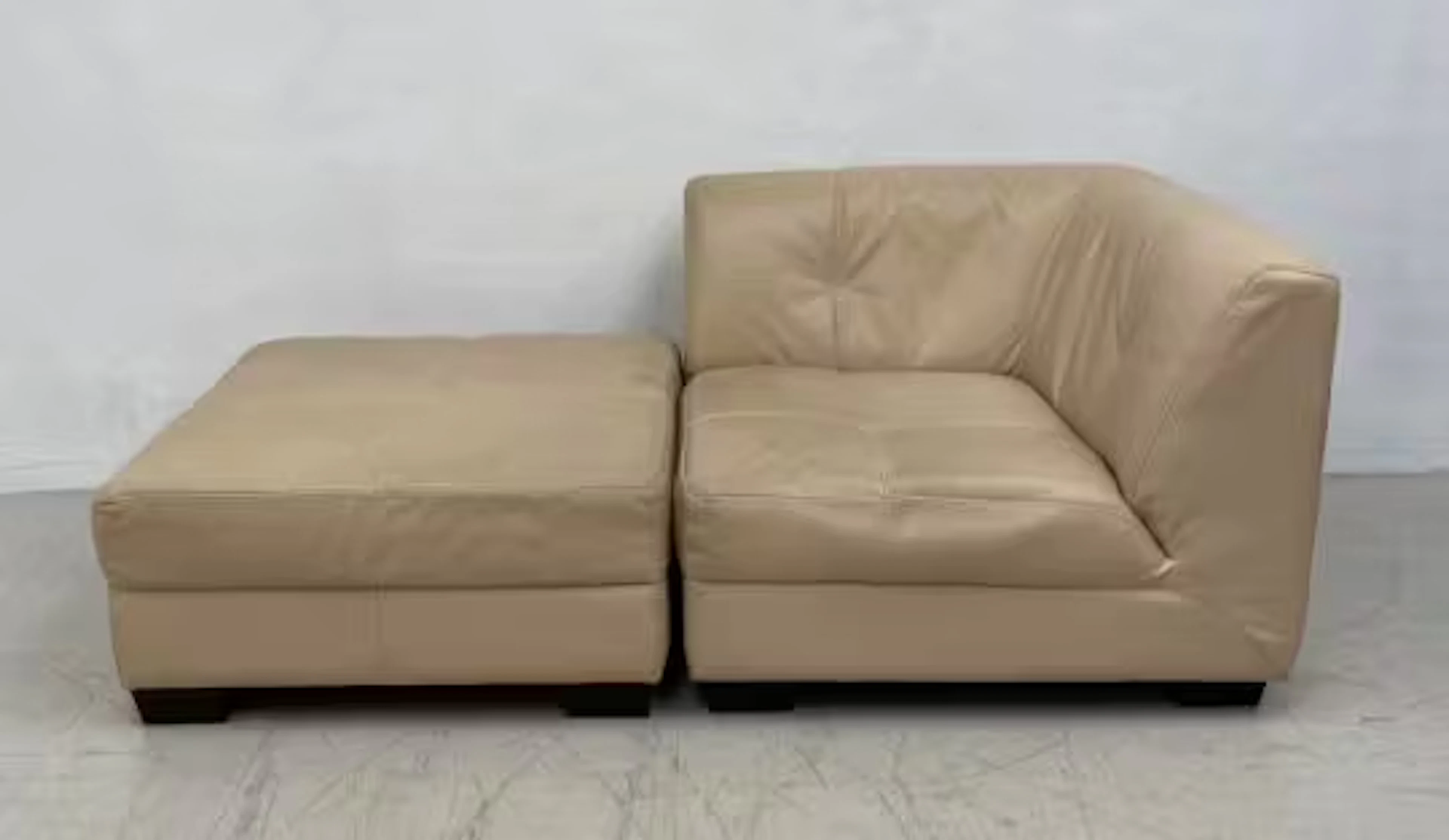 A vintage beige leather chaise longue or sofa in two parts. 69x168x92cm