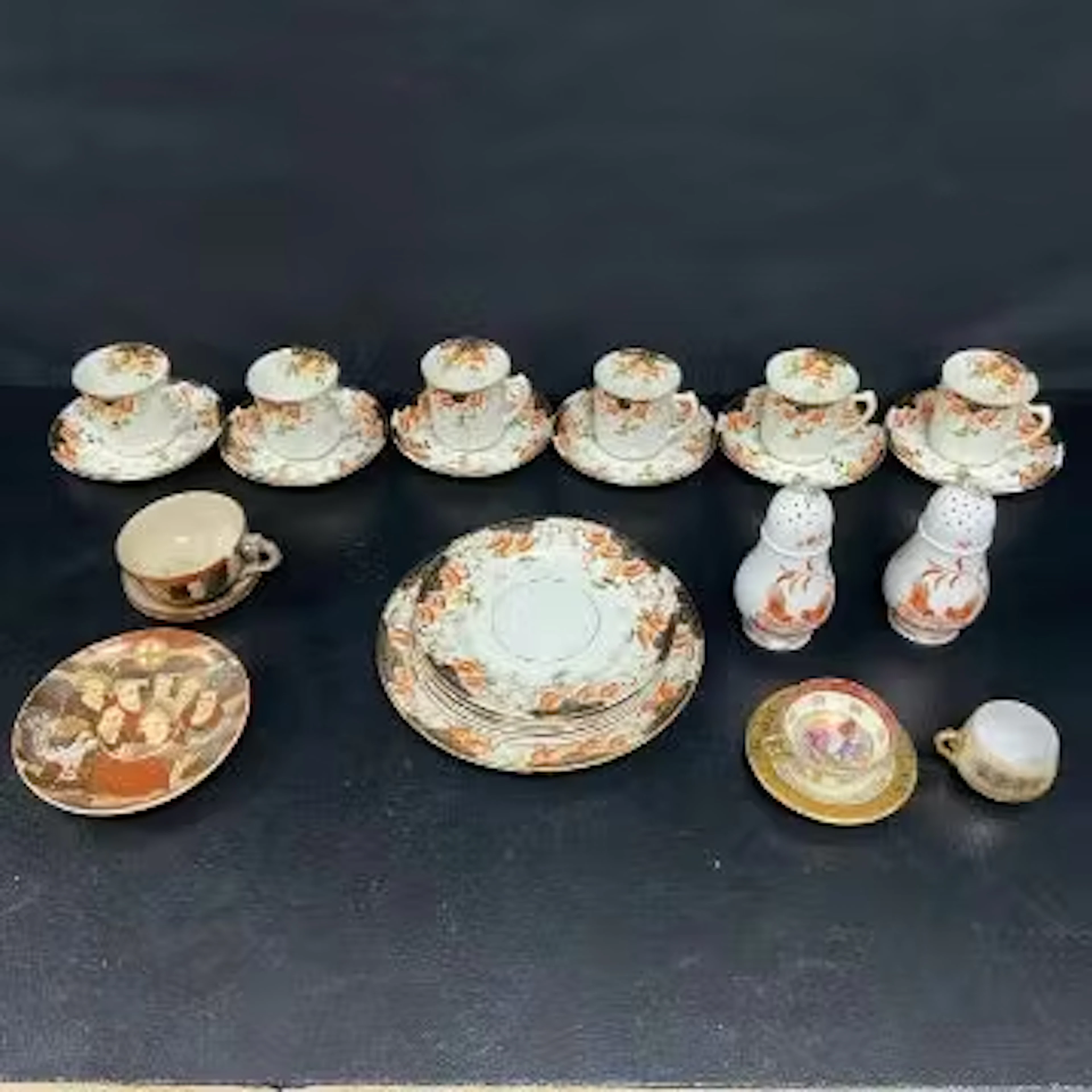 A mixed collection of Oriental and other ceramics to include a Delphine