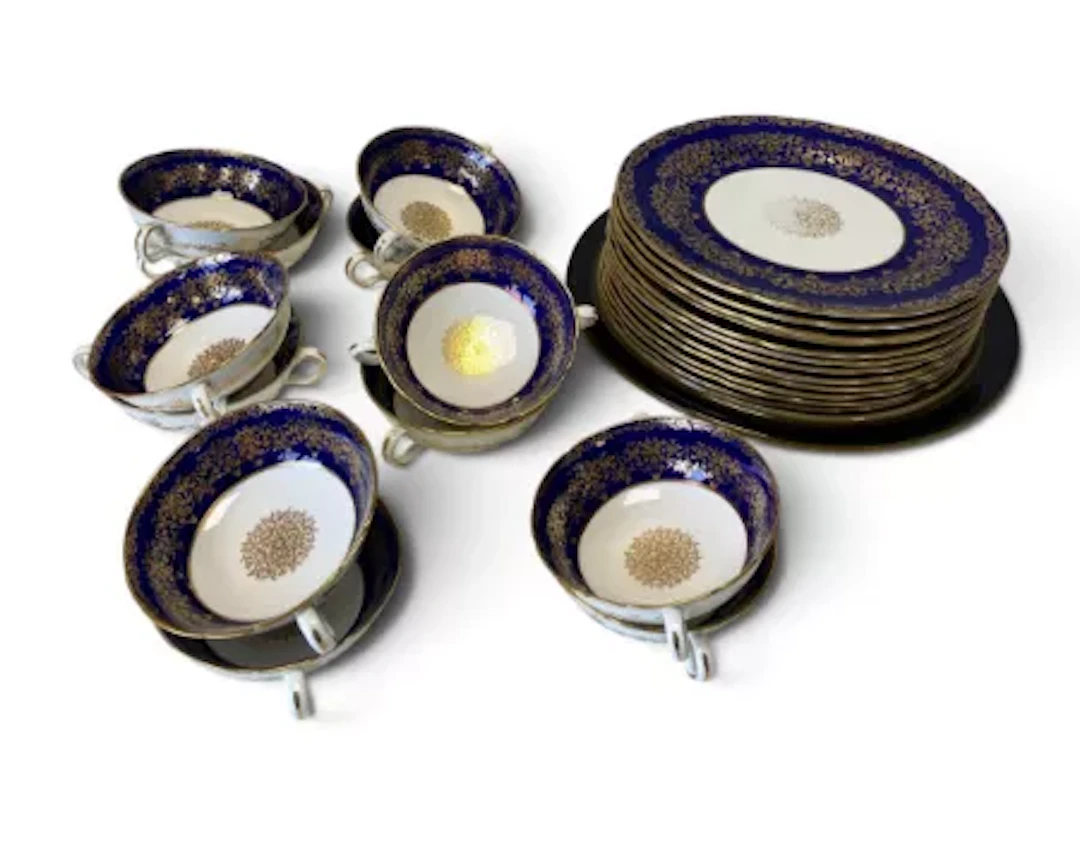 Hammersly & Co., a set of thirteen cups, twelve plates and twelve