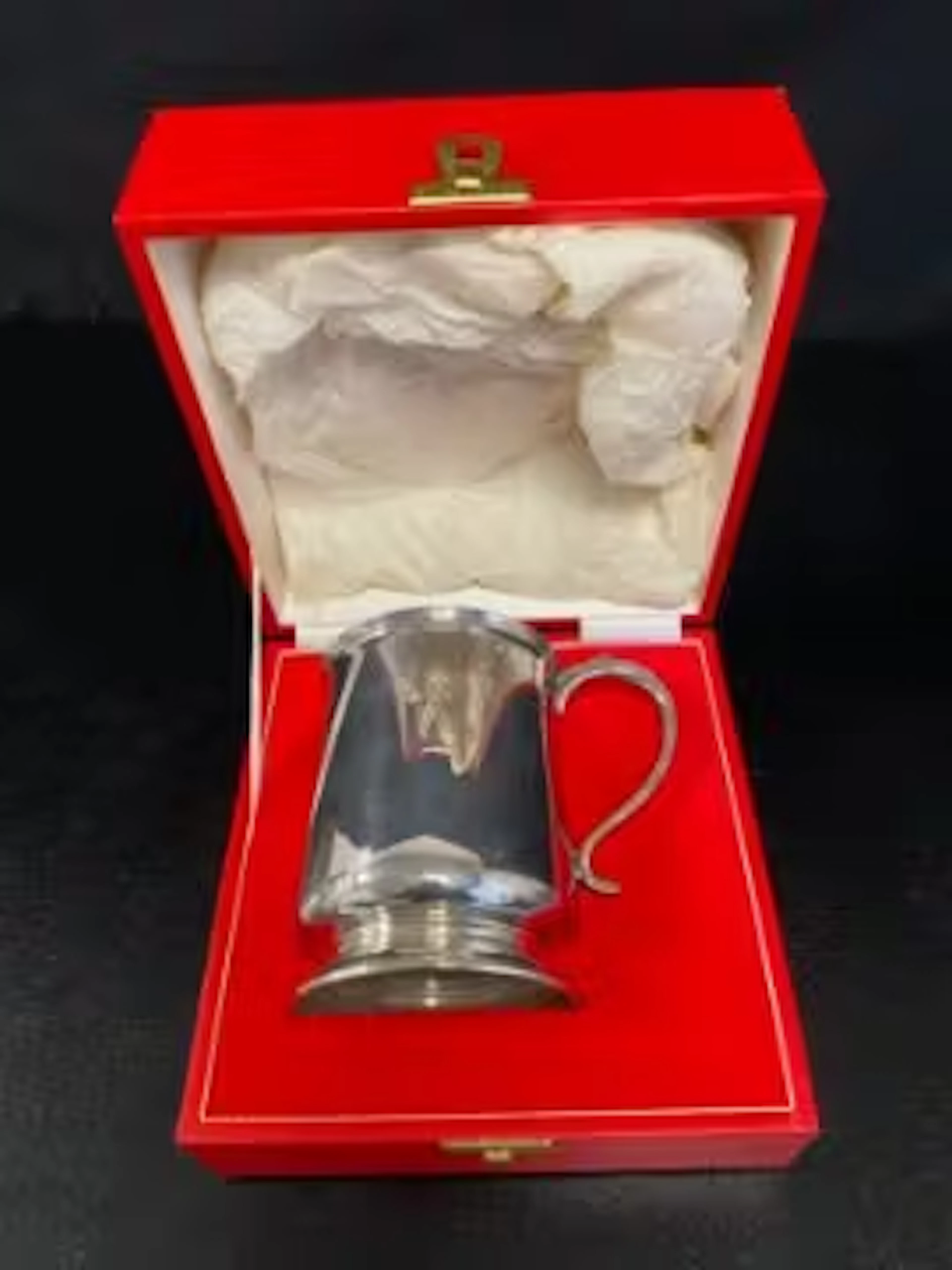 A silver tankard in presentation box, engraved and hallmarked Sheffield