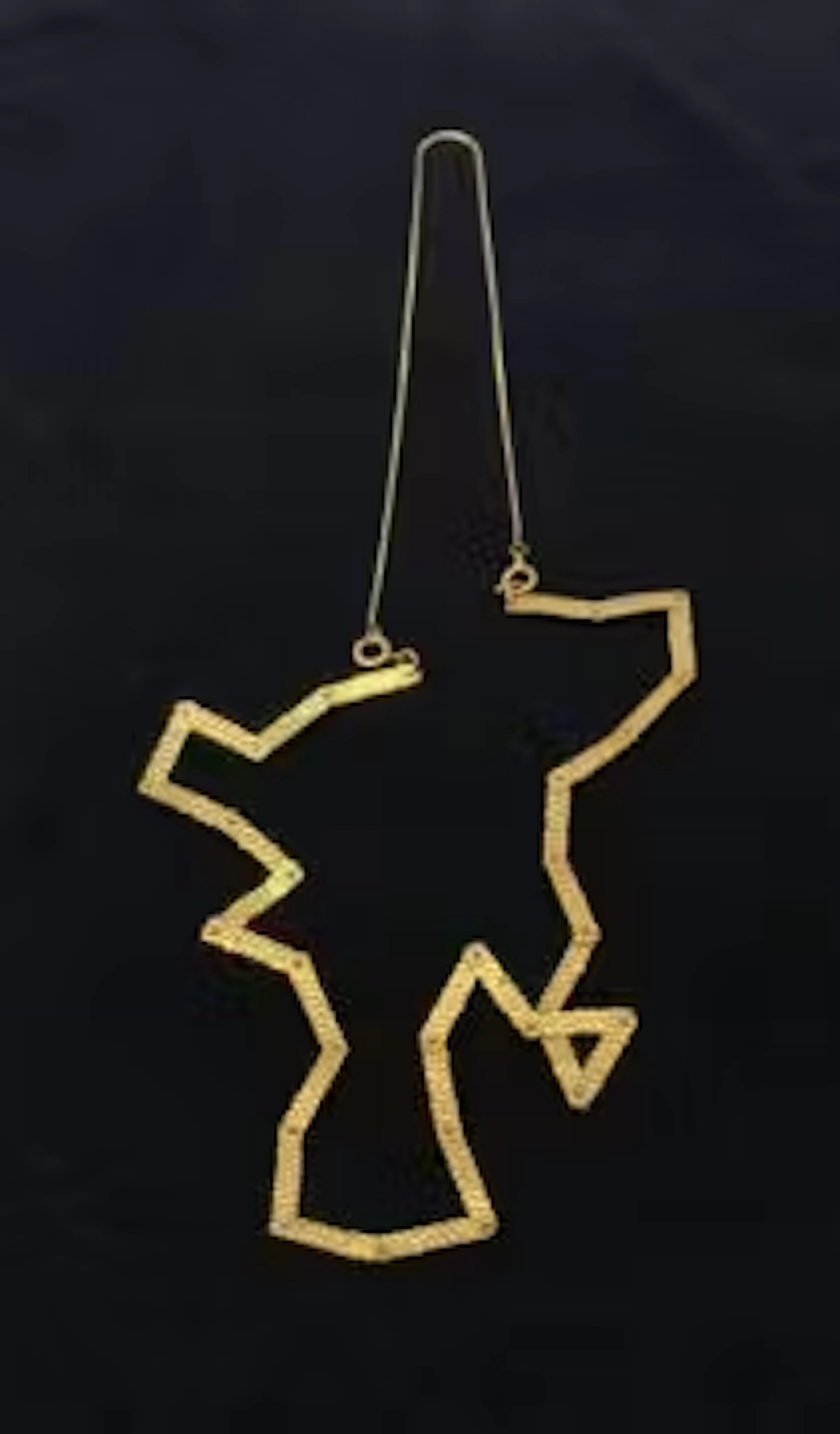 A contemporary hammered and articulated 18ct hallmarked yellow gold