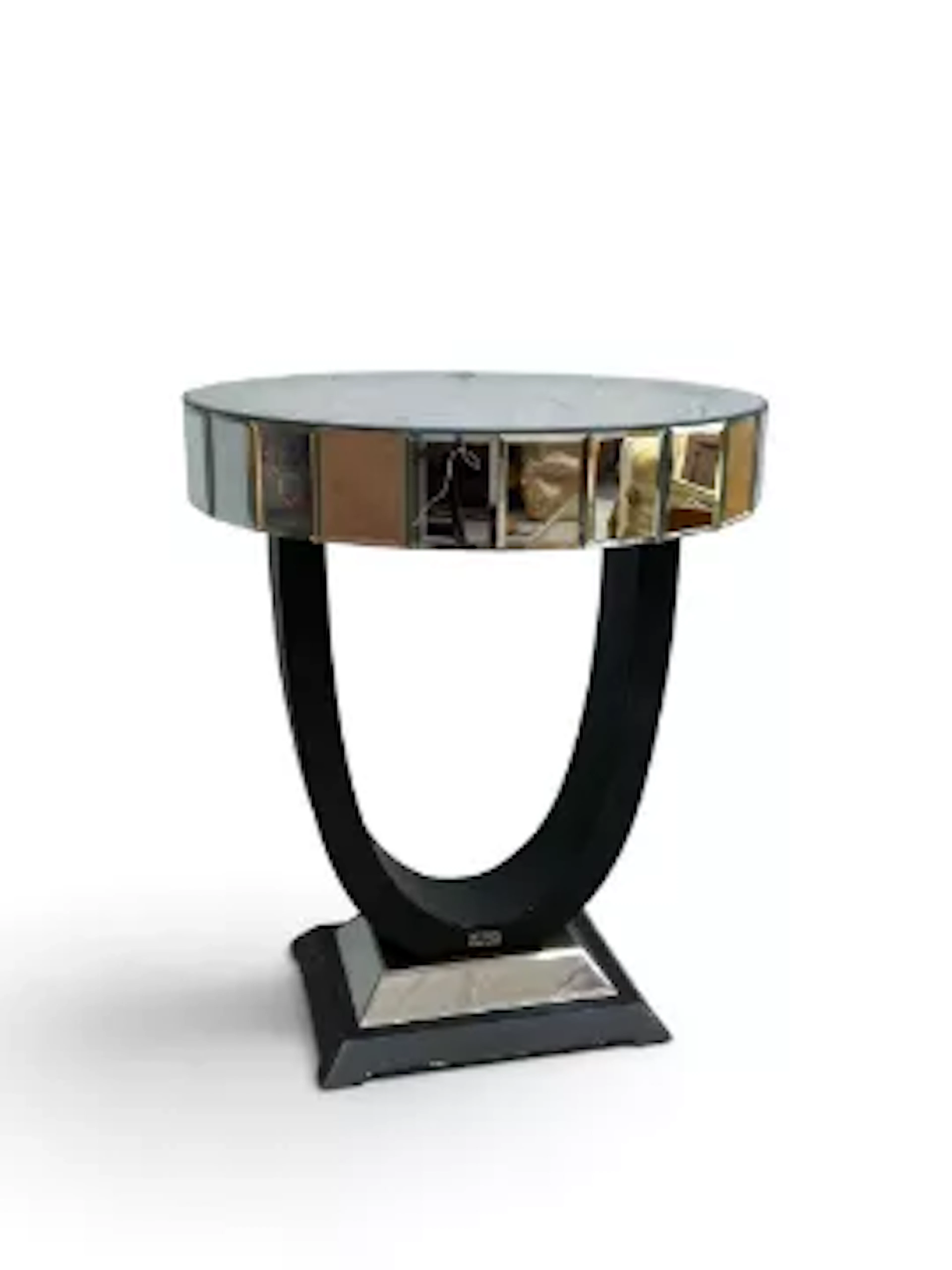 A contemporary mirrored top table on ebonised pedestal base. H.71