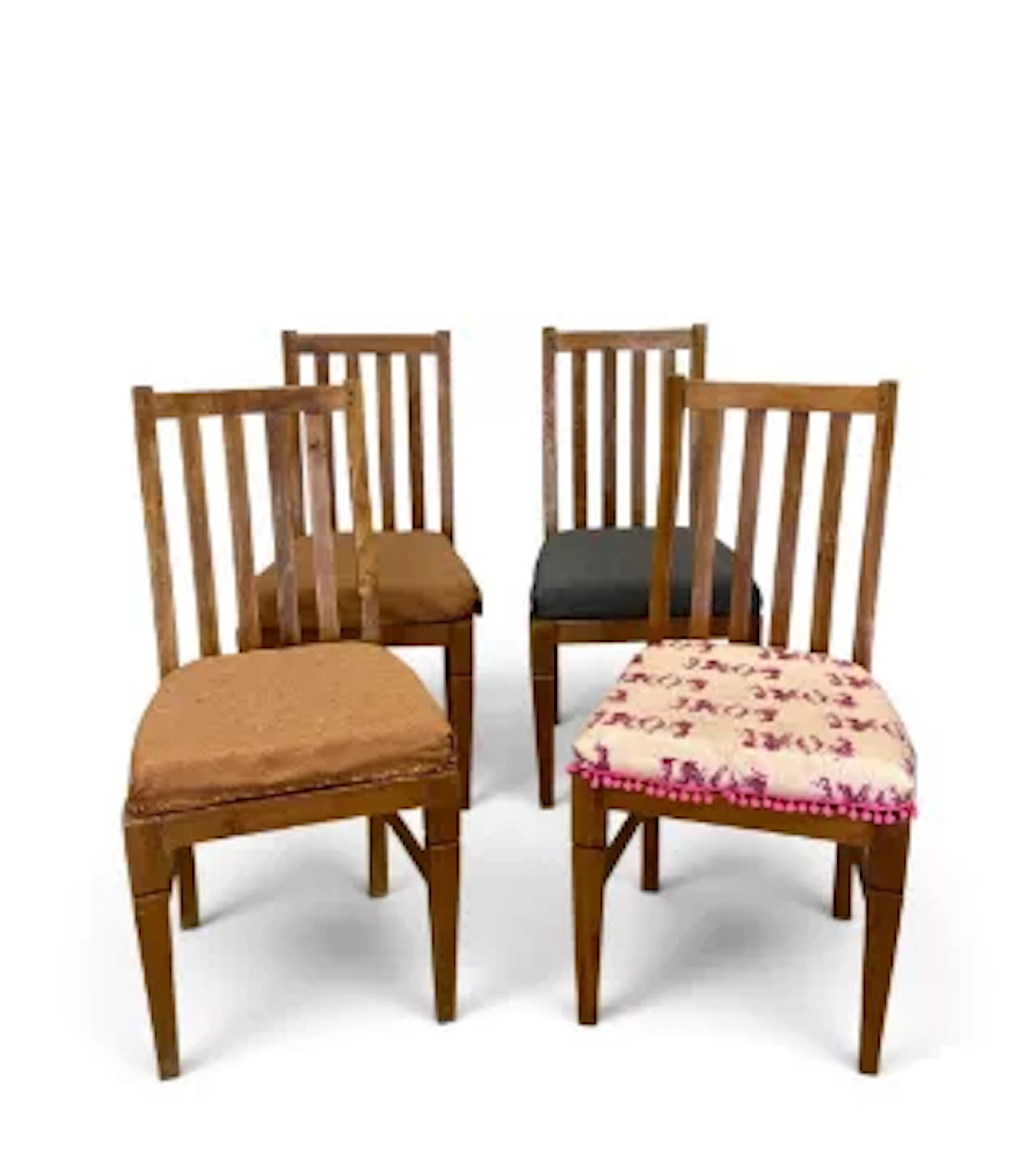 A set of four hardwood dining chairs. H.100 x W.50 x D.44