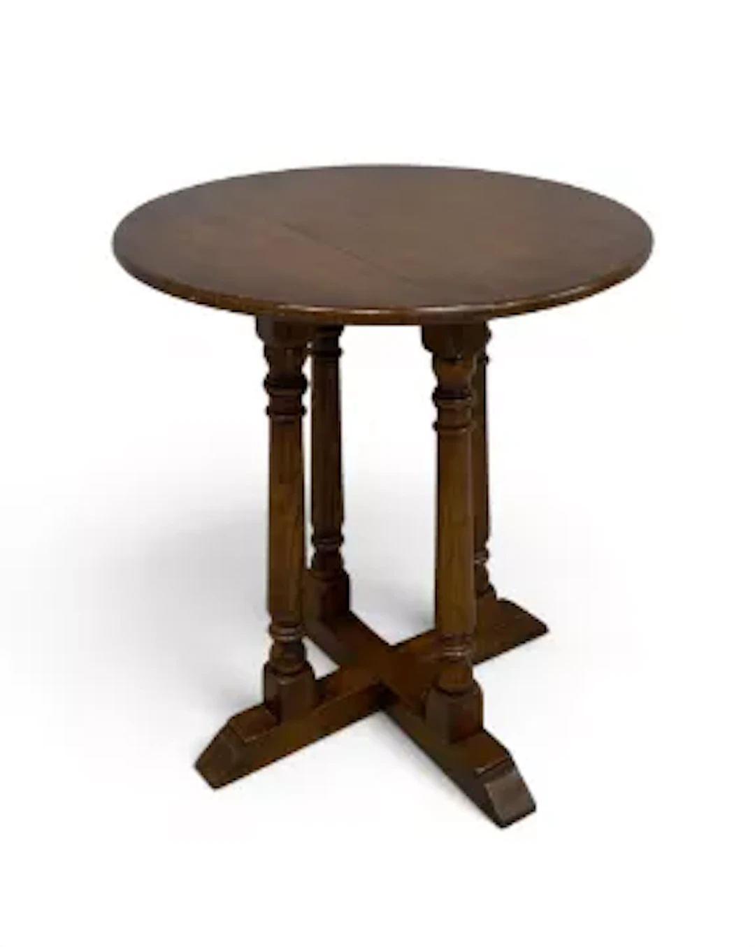 A 19th century style oak occasional or lamp table. H.51 x W.45cm