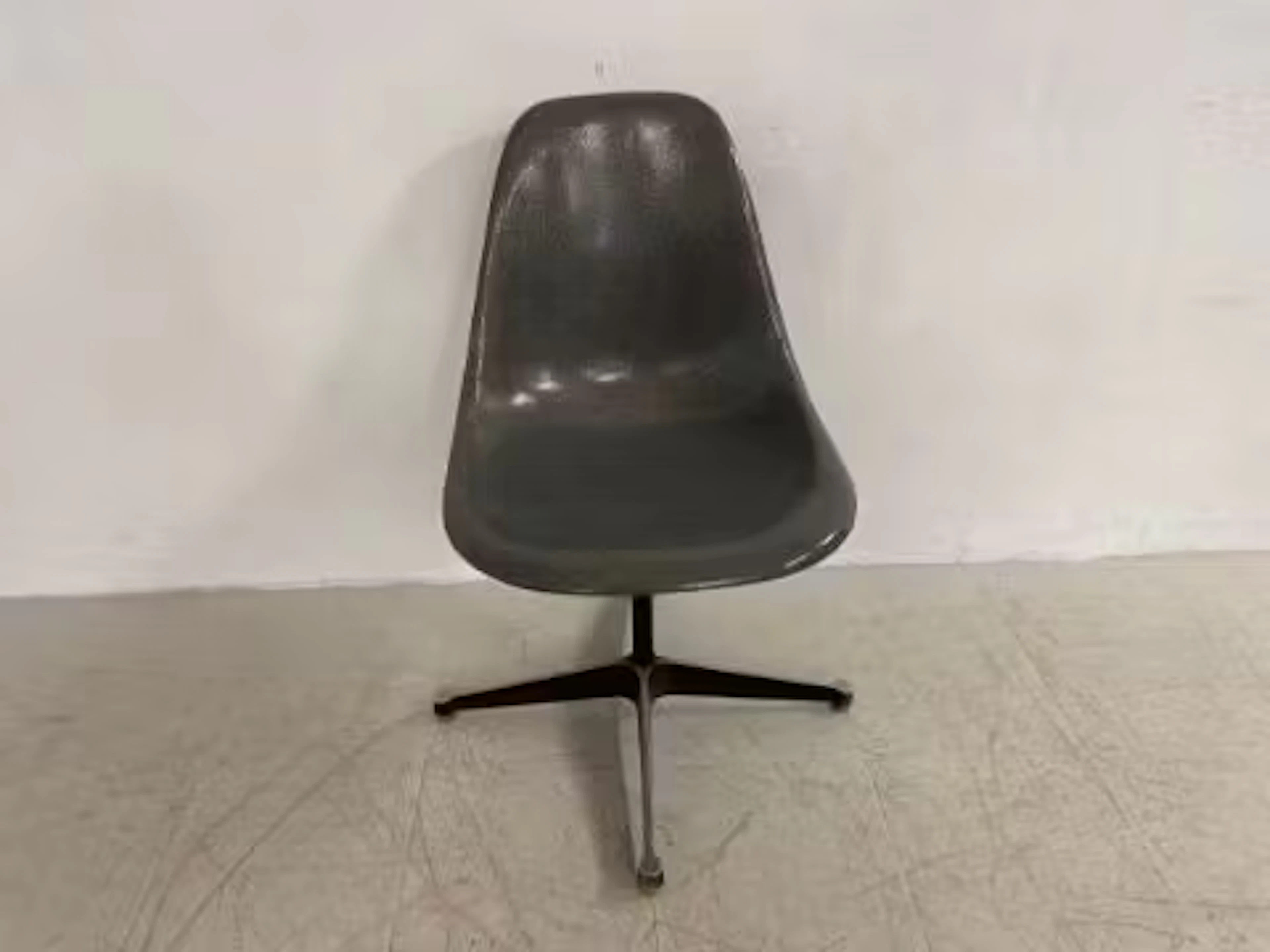A mid-century Shell swivel chair by Charles and Ray Eames for Herman