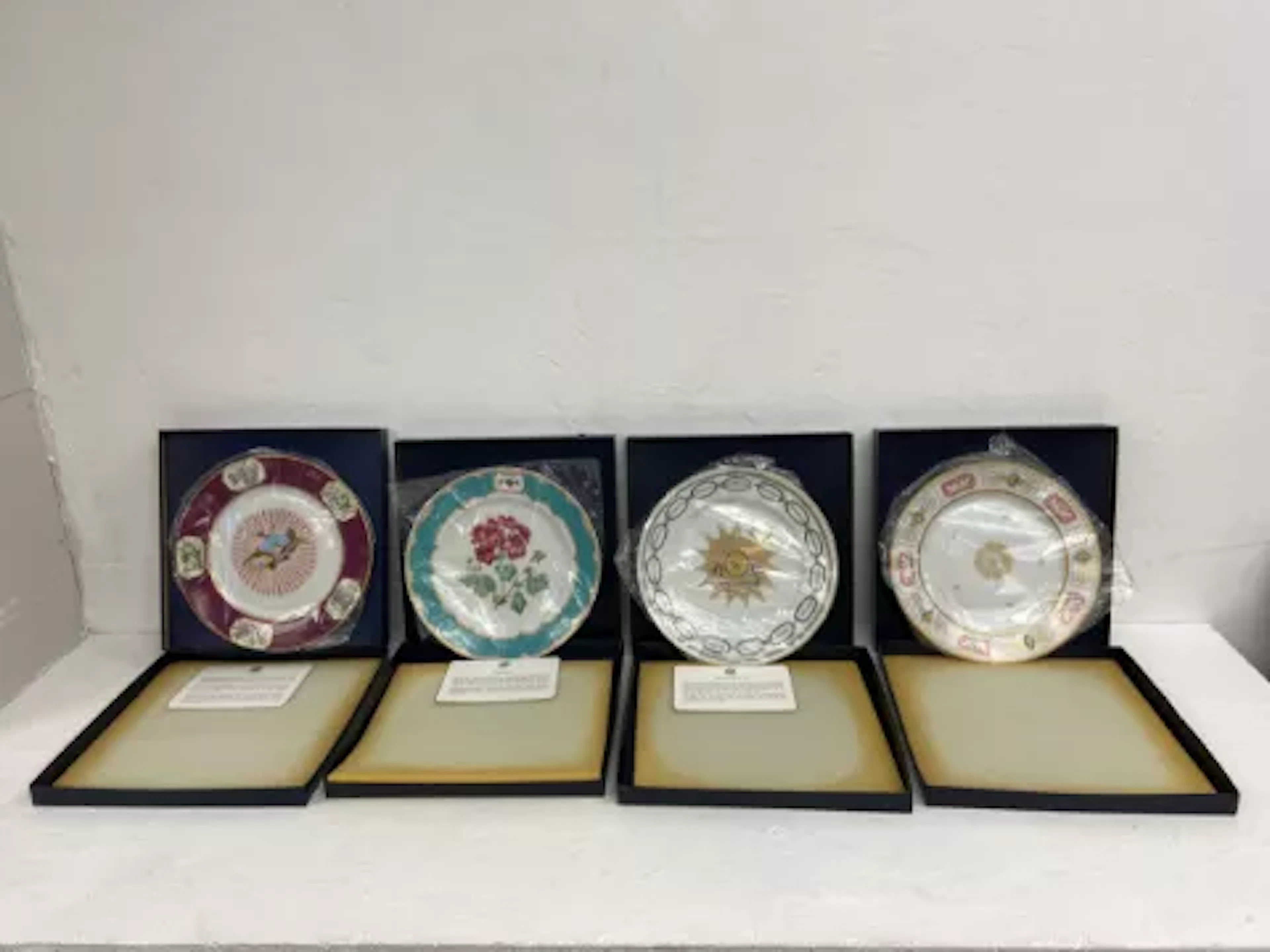 A set of four American commemorative White House Dinner Collection