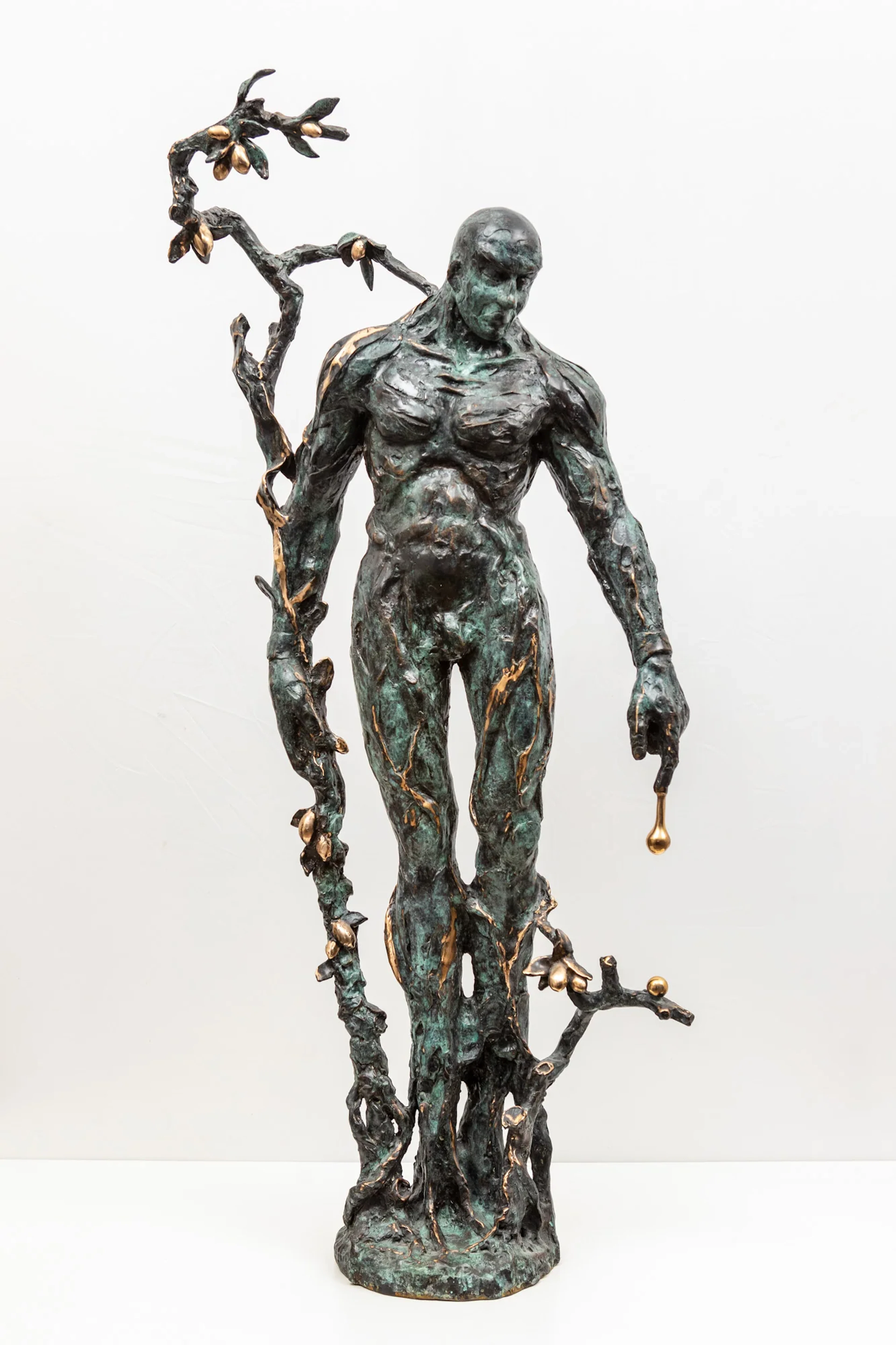 Mallfred Keresturi - Uomo con goccio di aqua