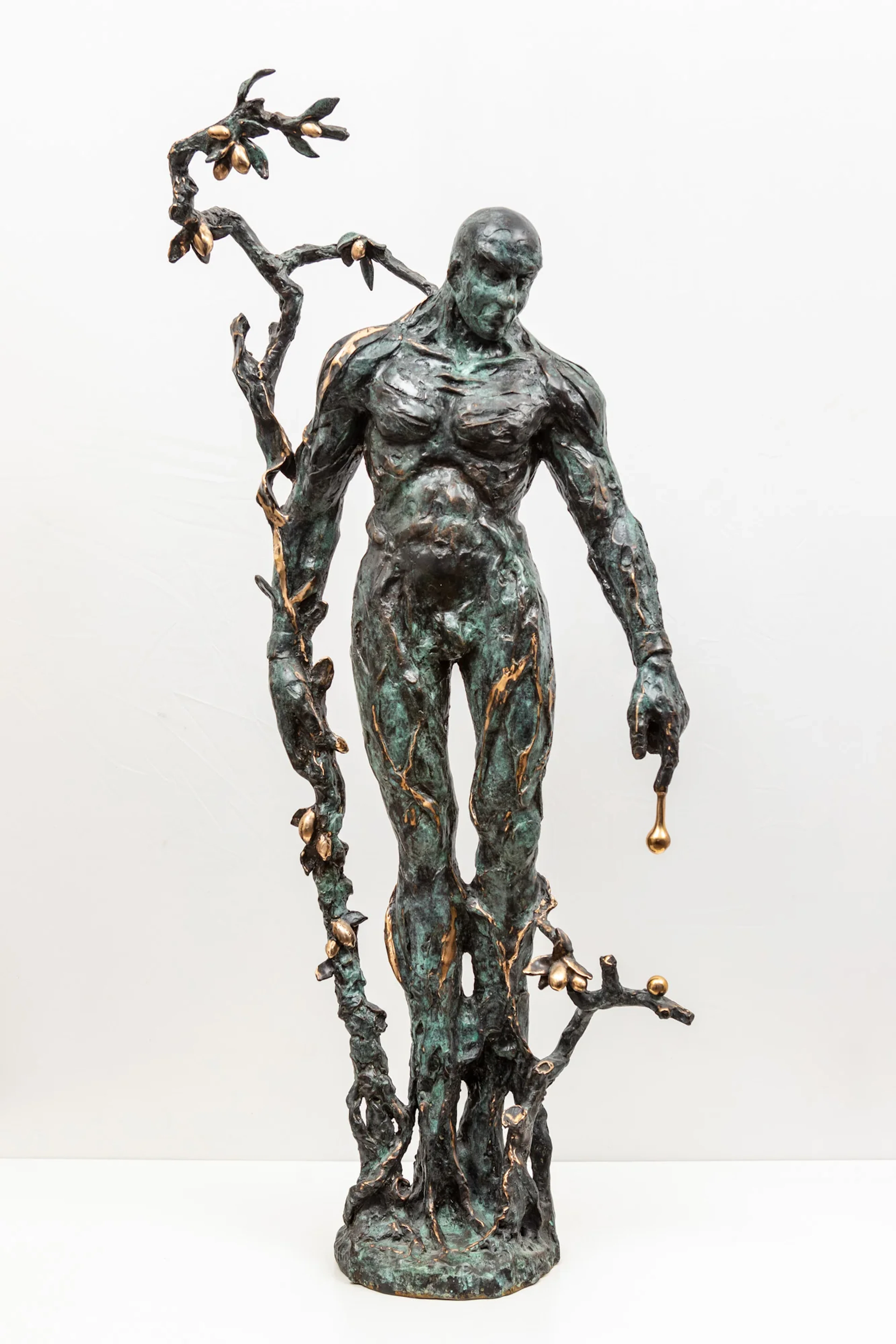 Mallfred Keresturi - Uomo con goccio di aqua