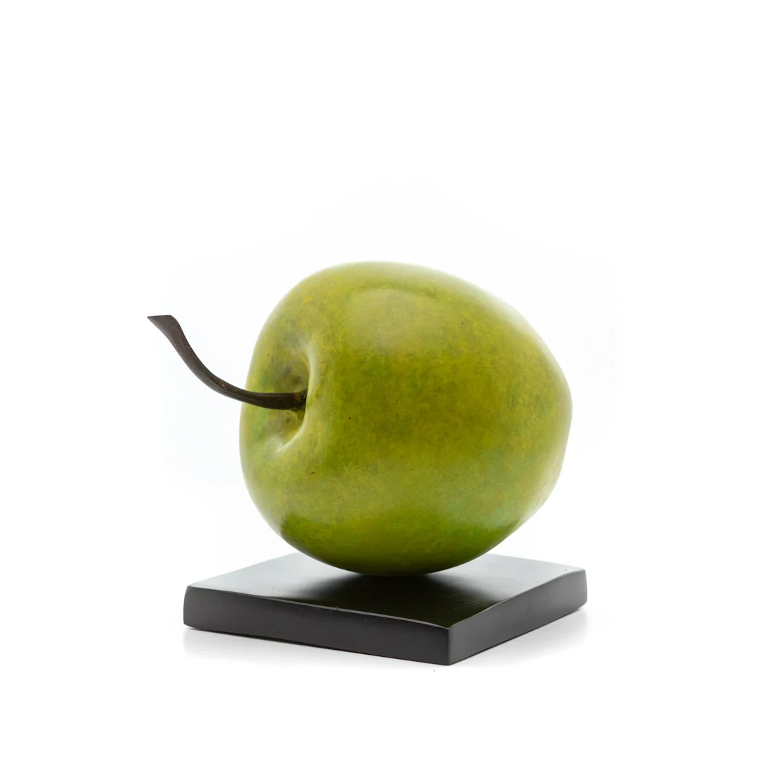 Lothar Vigelandzoon - Apple Small Granny With Black Base