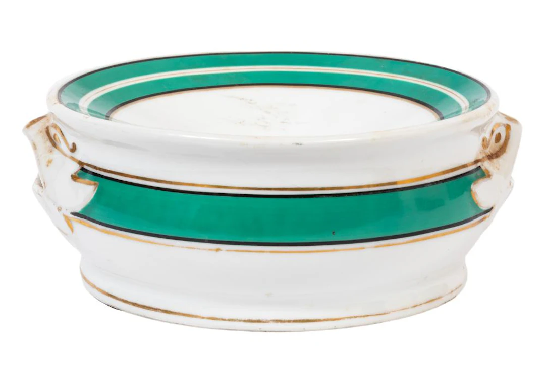 Vieux Paris Porcelain Apple Green and Gilt-Decorated Spittoon
