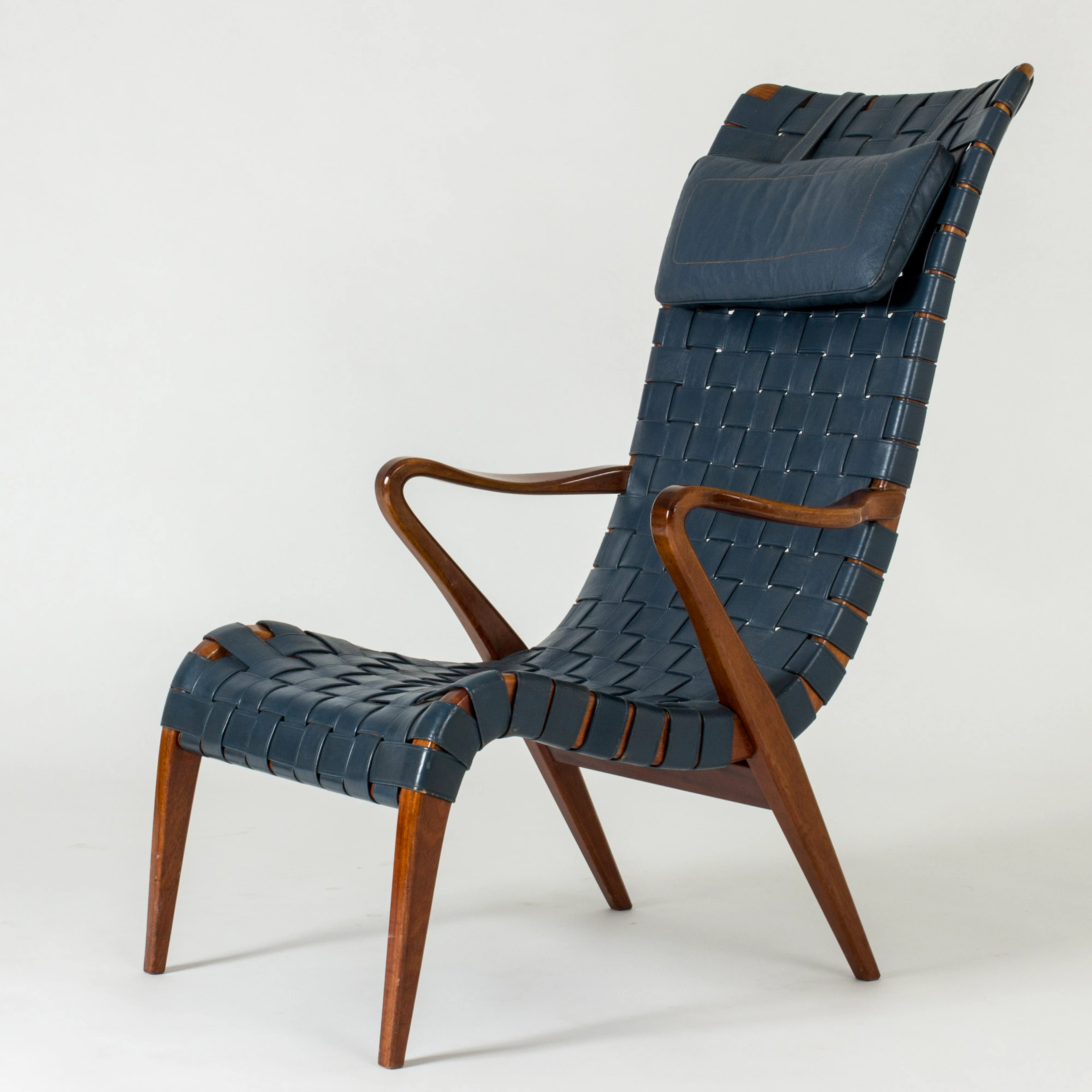 Scandinavian Modern lounge chair by Axel Larsson