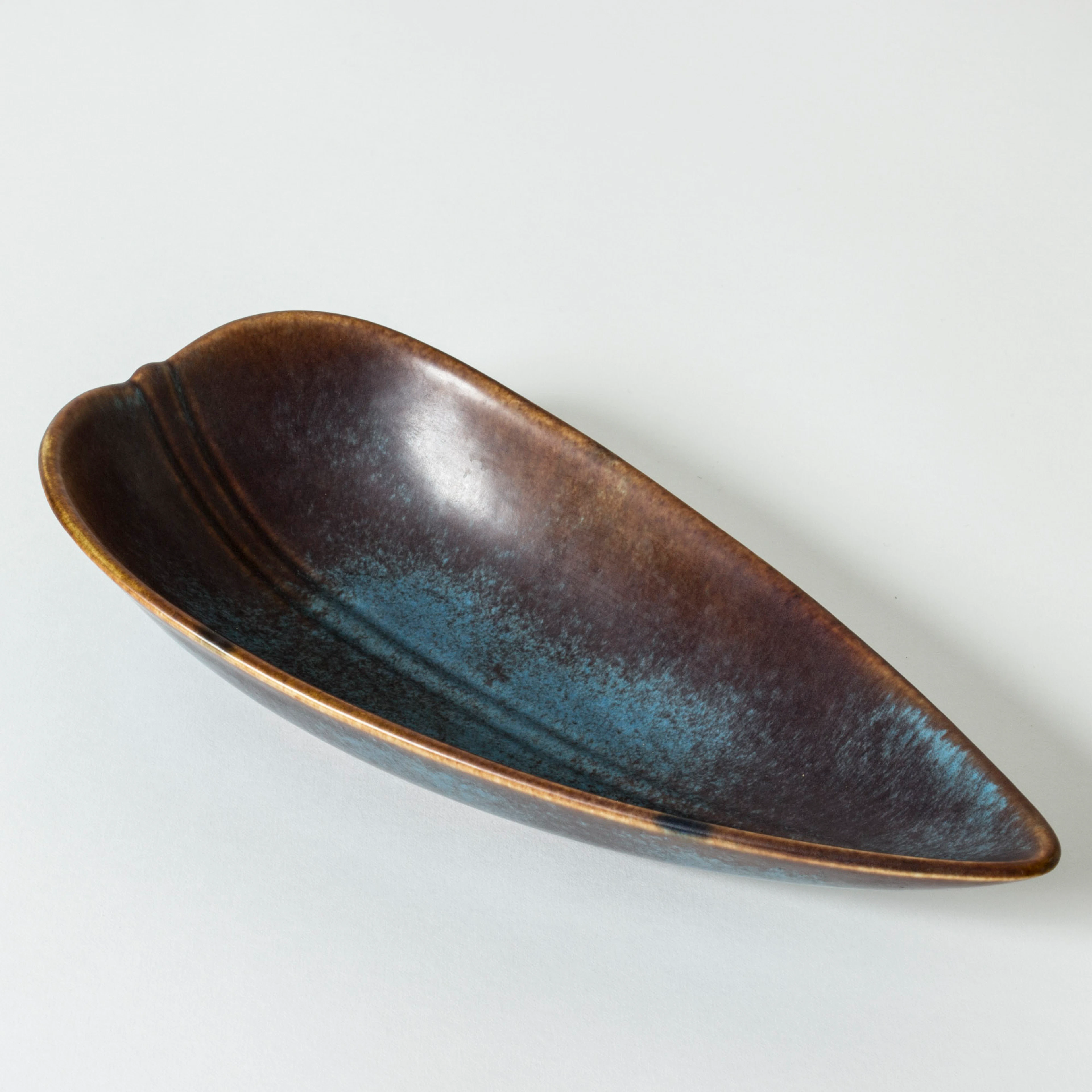 Stoneware platter by Gunnar Nylund