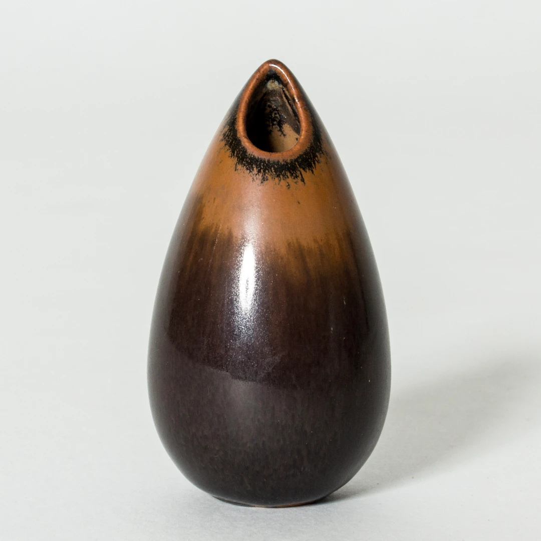 Modernist stoneware “Gnurgla” vase by Stig Lindberg
