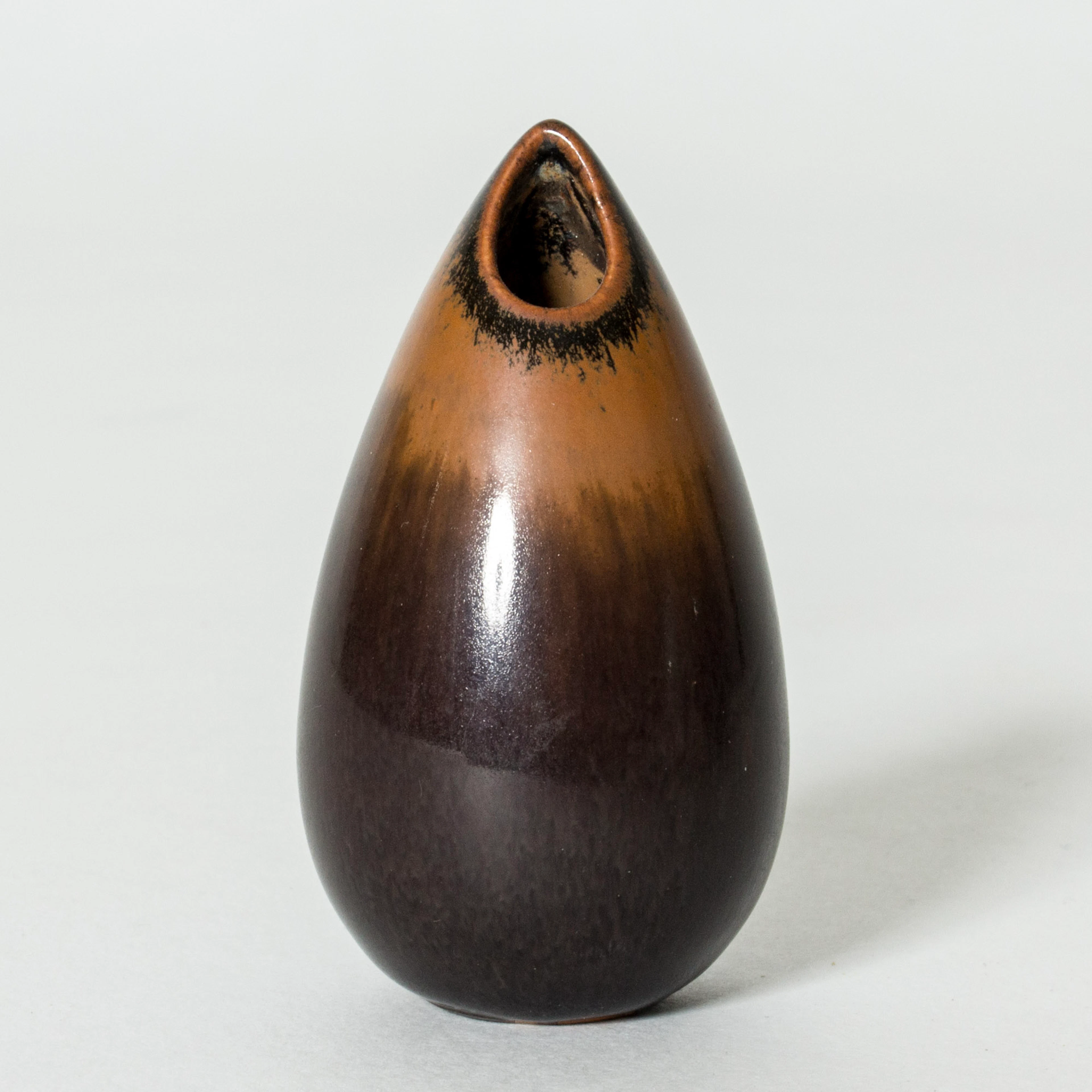 Modernist stoneware “Gnurgla” vase by Stig Lindberg