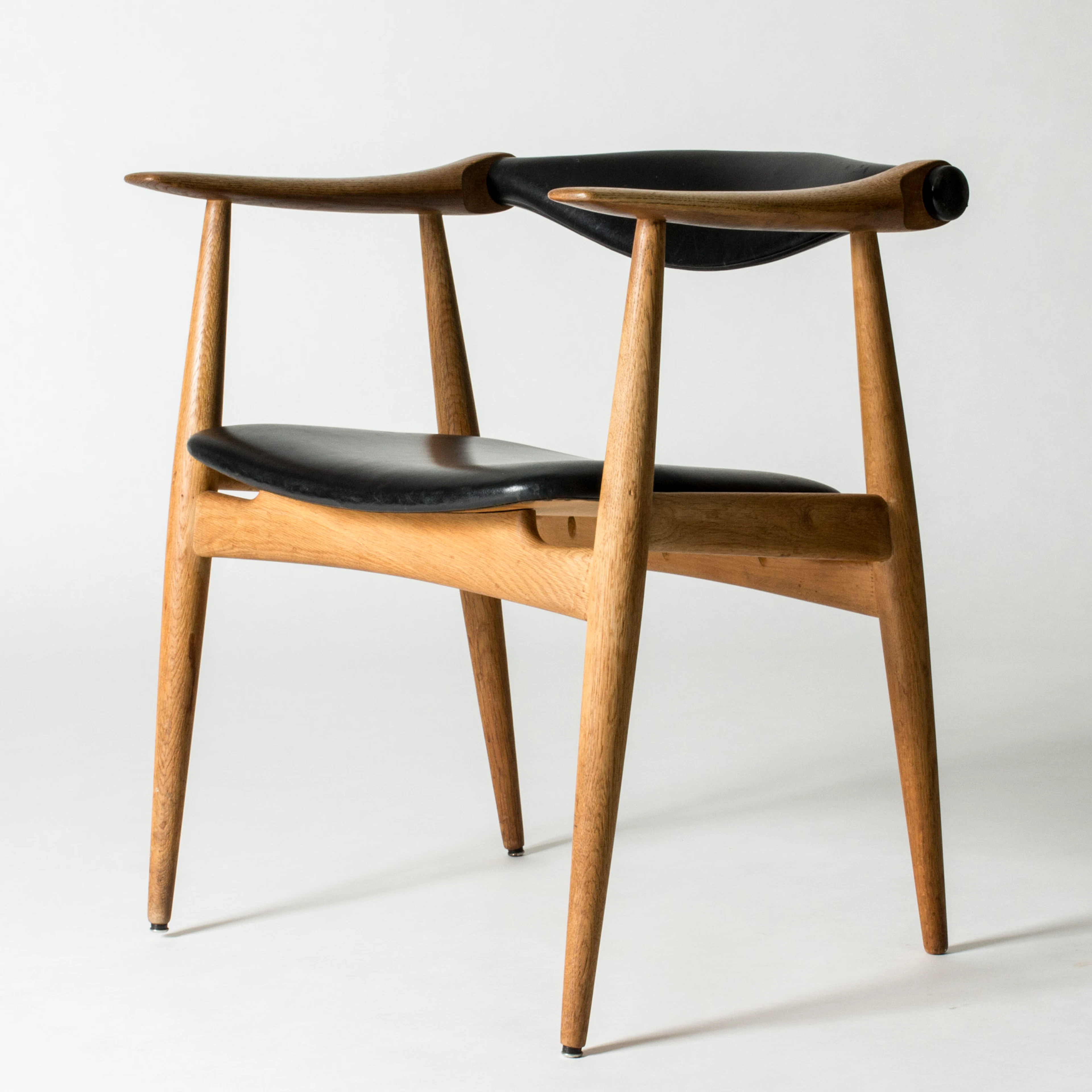 “Yoke” chair by Hans J. Wegner