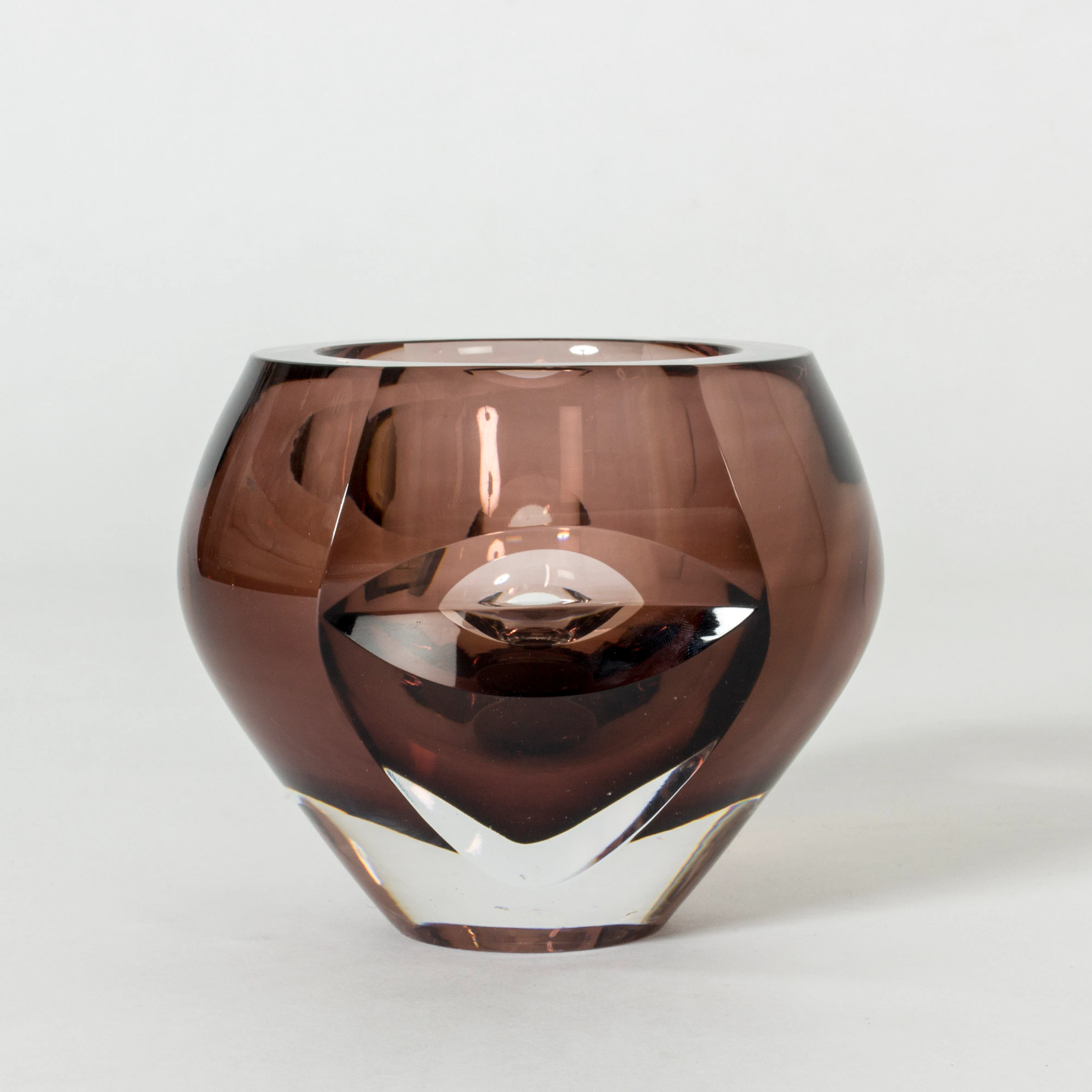 Glass “Ventana” bowl by Mona Morales-Schildt