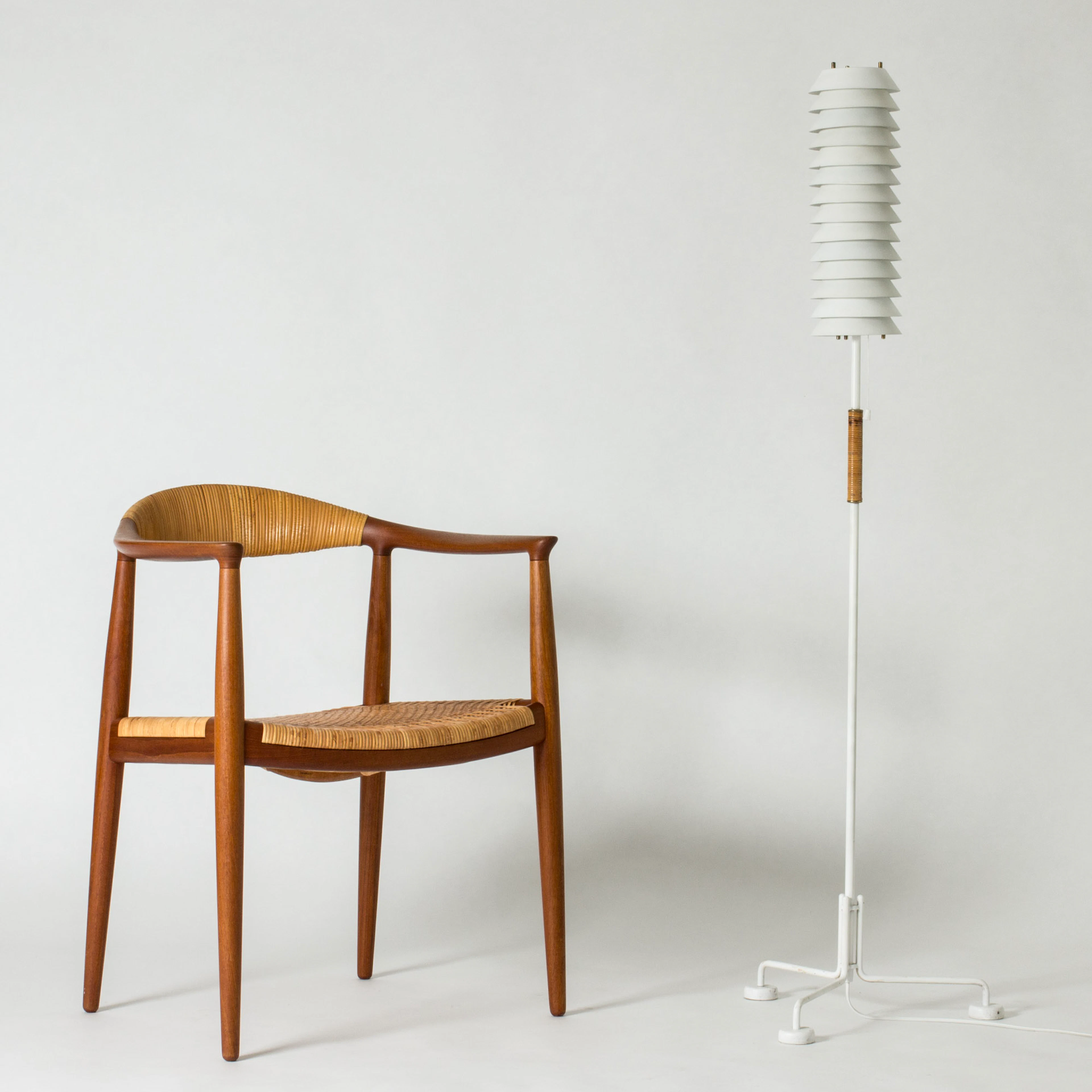 Modernist “Maija Mehiläinen” floor lamp by Ilmari Tapiovaara