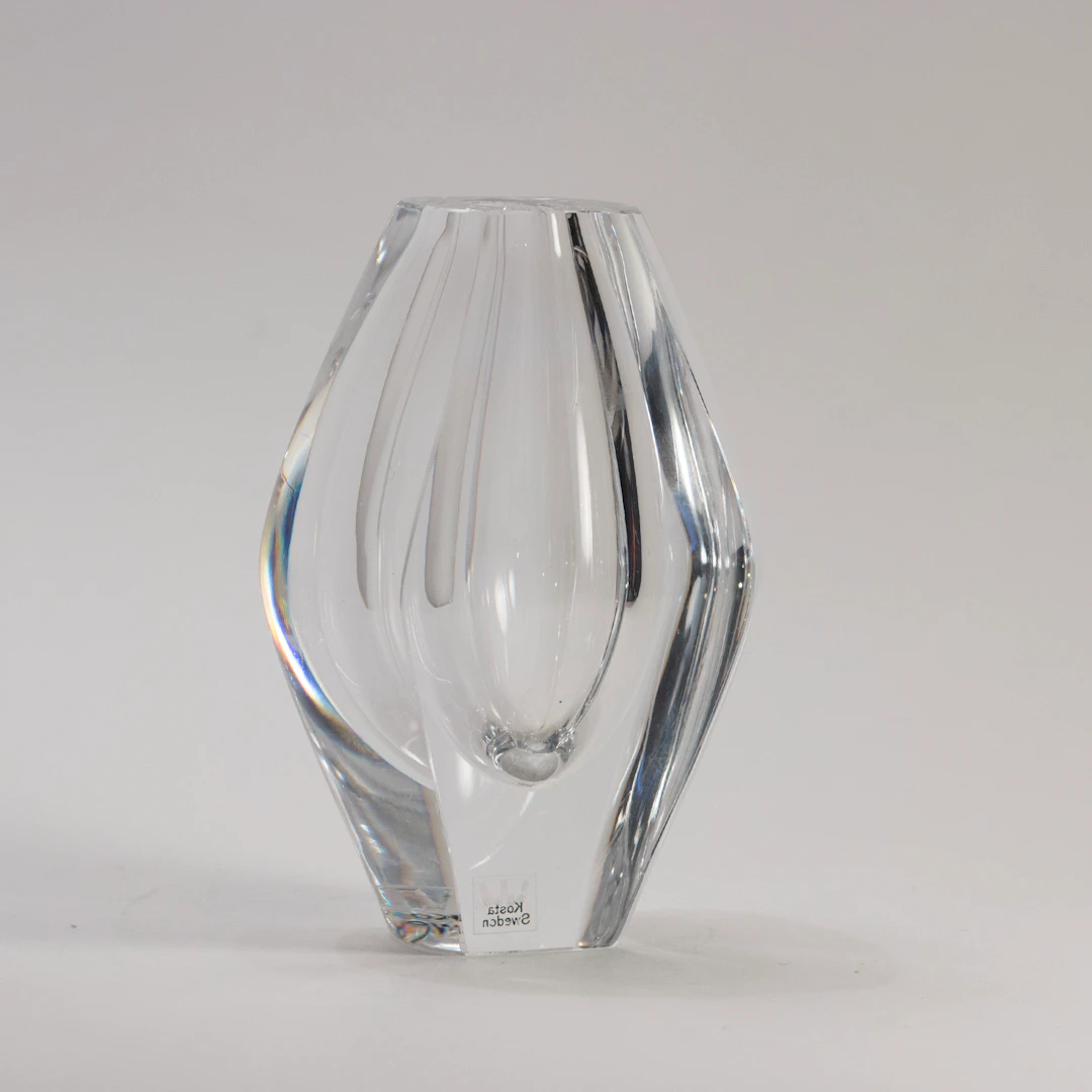 Glass “Ventana” vase by Mona Morales-Schildt