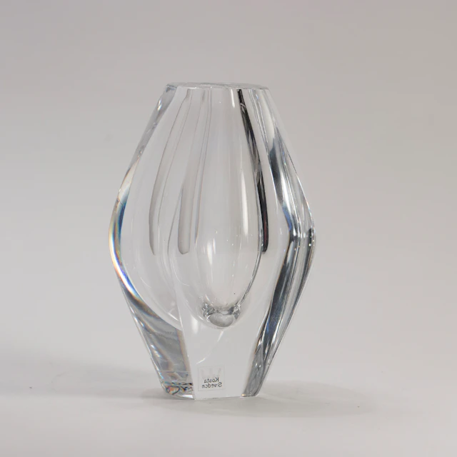 Glass “Ventana” vase by Mona Morales-Schildt