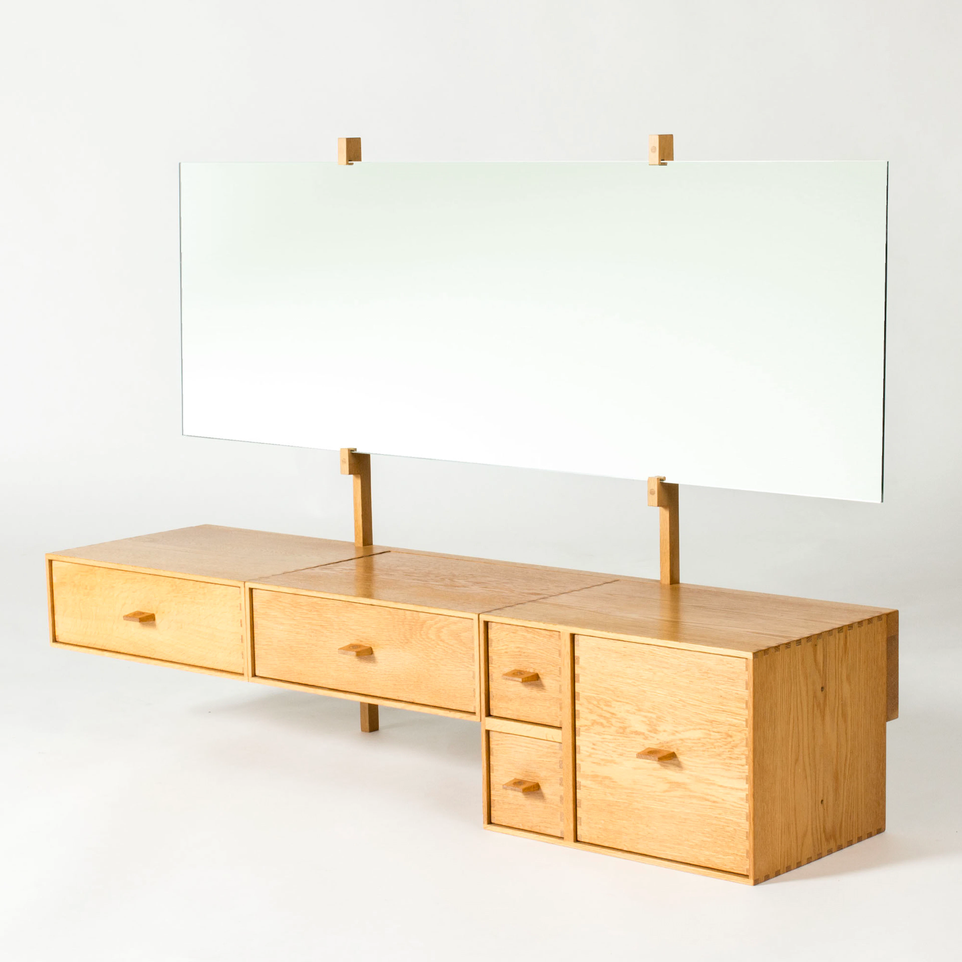 Wall-mounted dressing table from Luxus