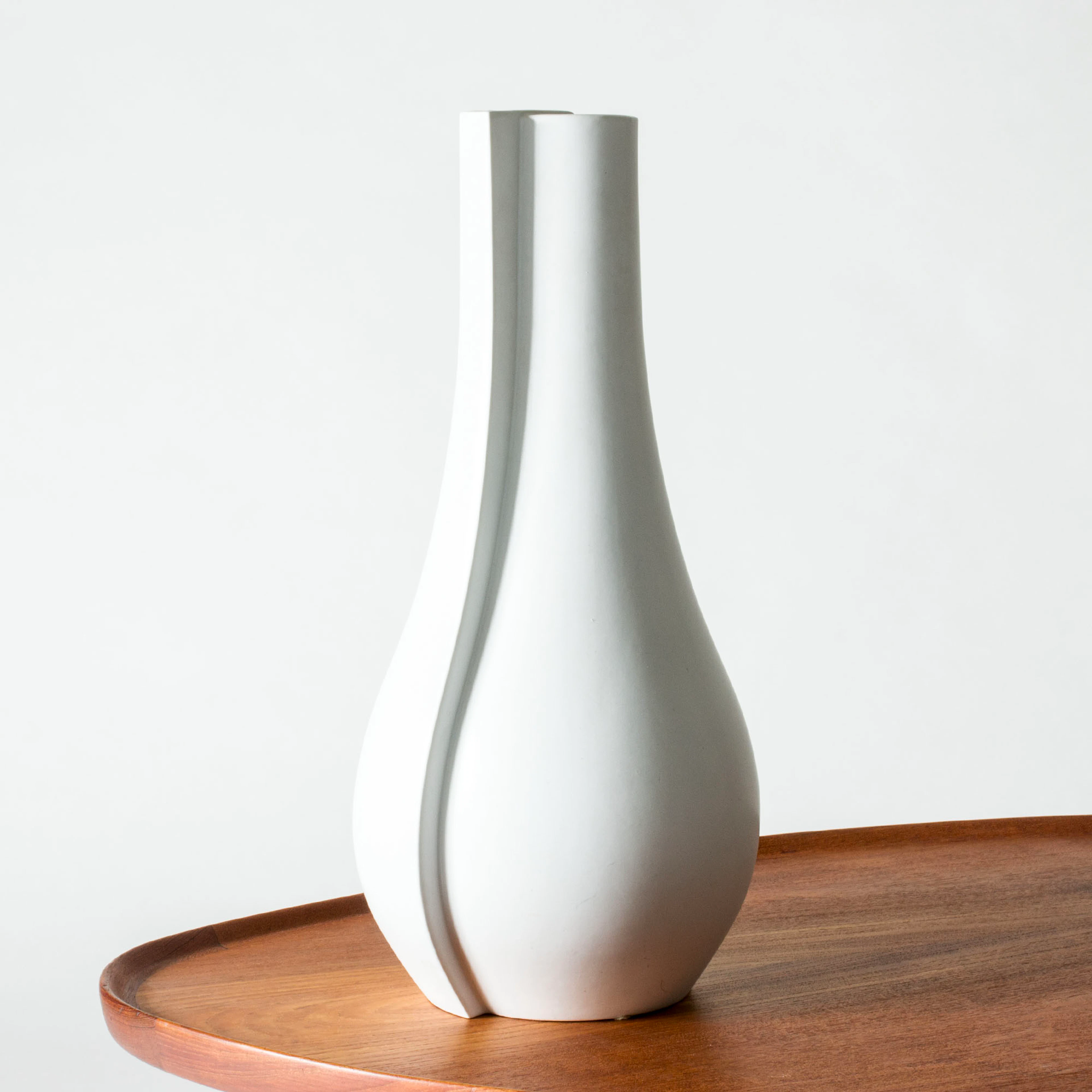 Stoneware “Surrea” vase by Wilhelm Kåge