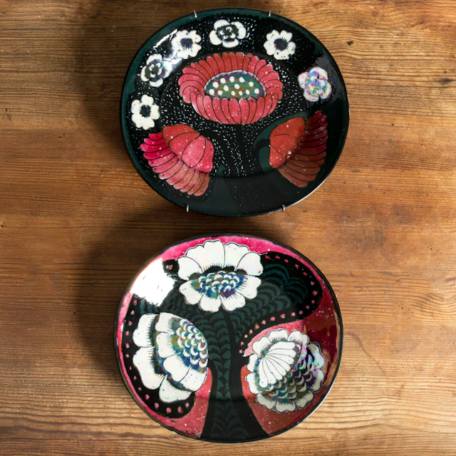 Set of two stoneware platters by Birger Kaipiainen