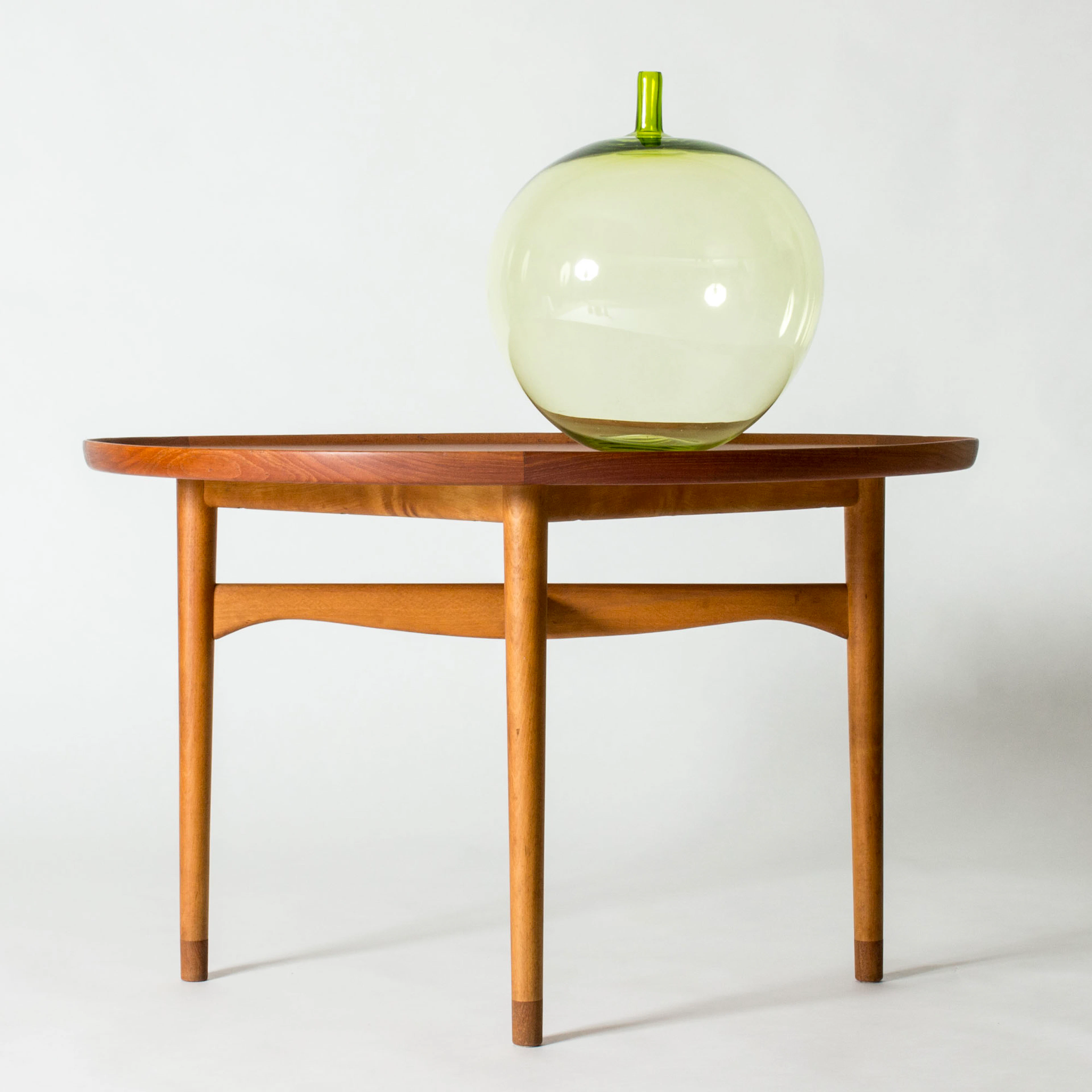 Apple sculpture by Ingeborg Lundin