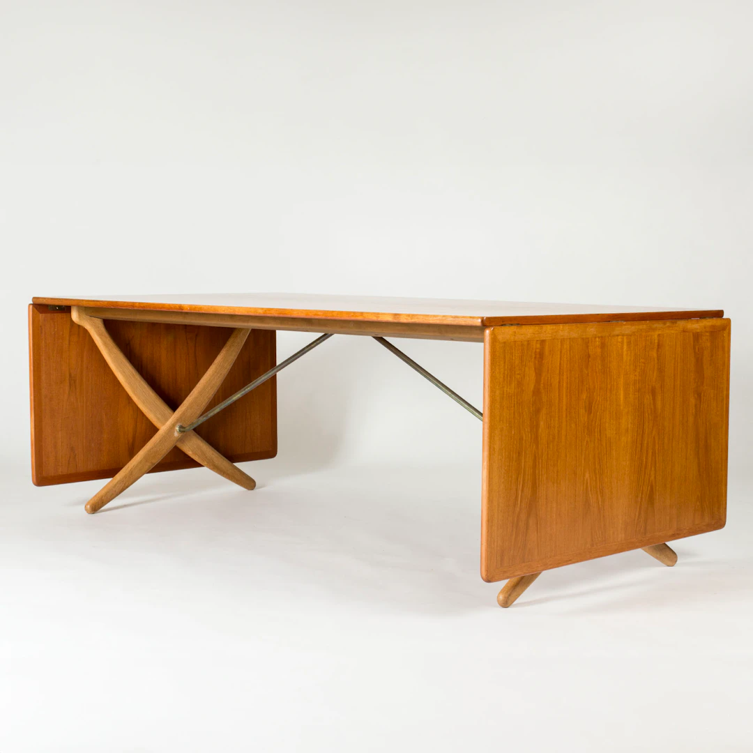 “Sabre Leg” dining table by Hans J. Wegner