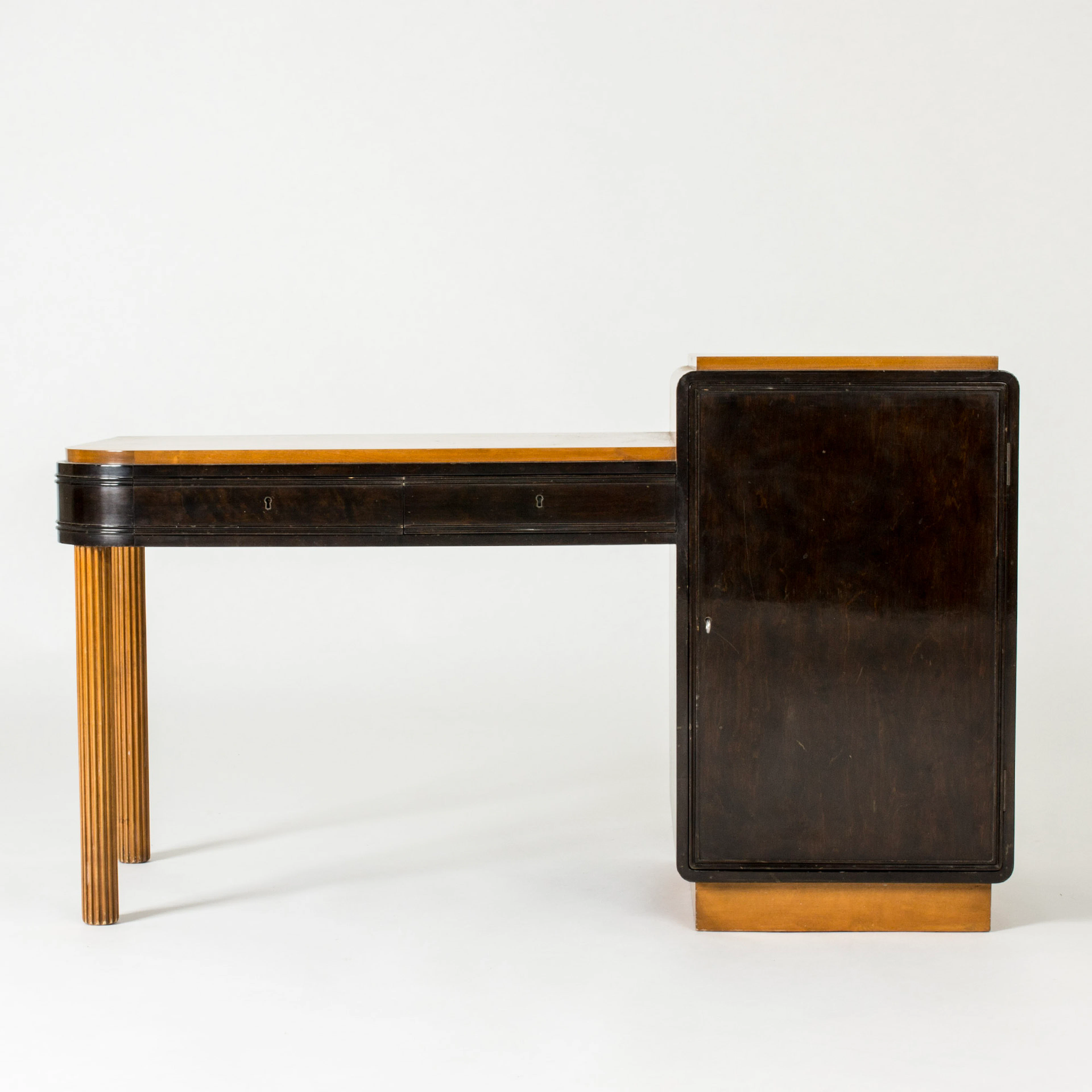 Entryway bench by Axel Einar Hjorth