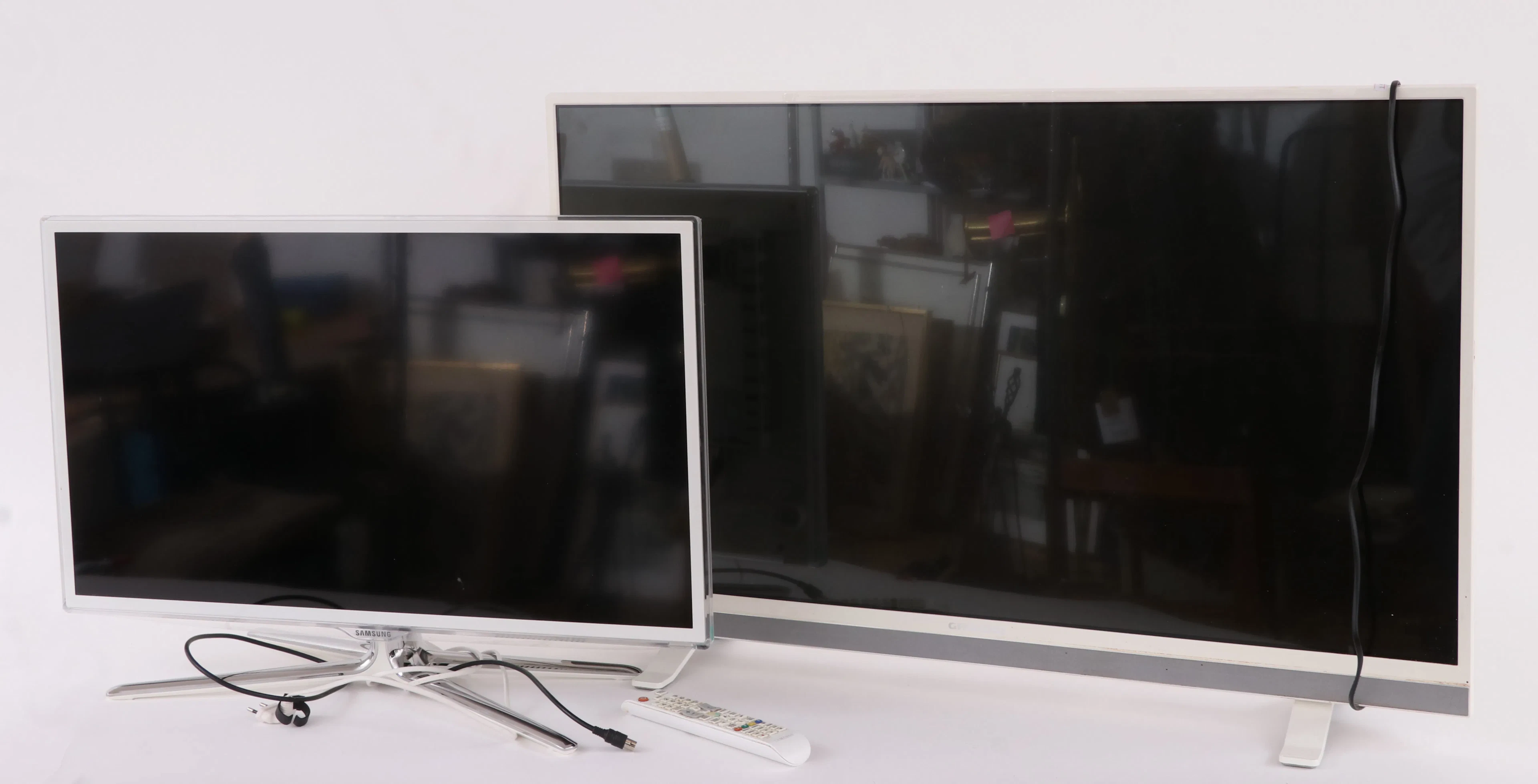 TV-apparater 2st, Samsung UE32E6715 samt Grundig 42VLE8460WP