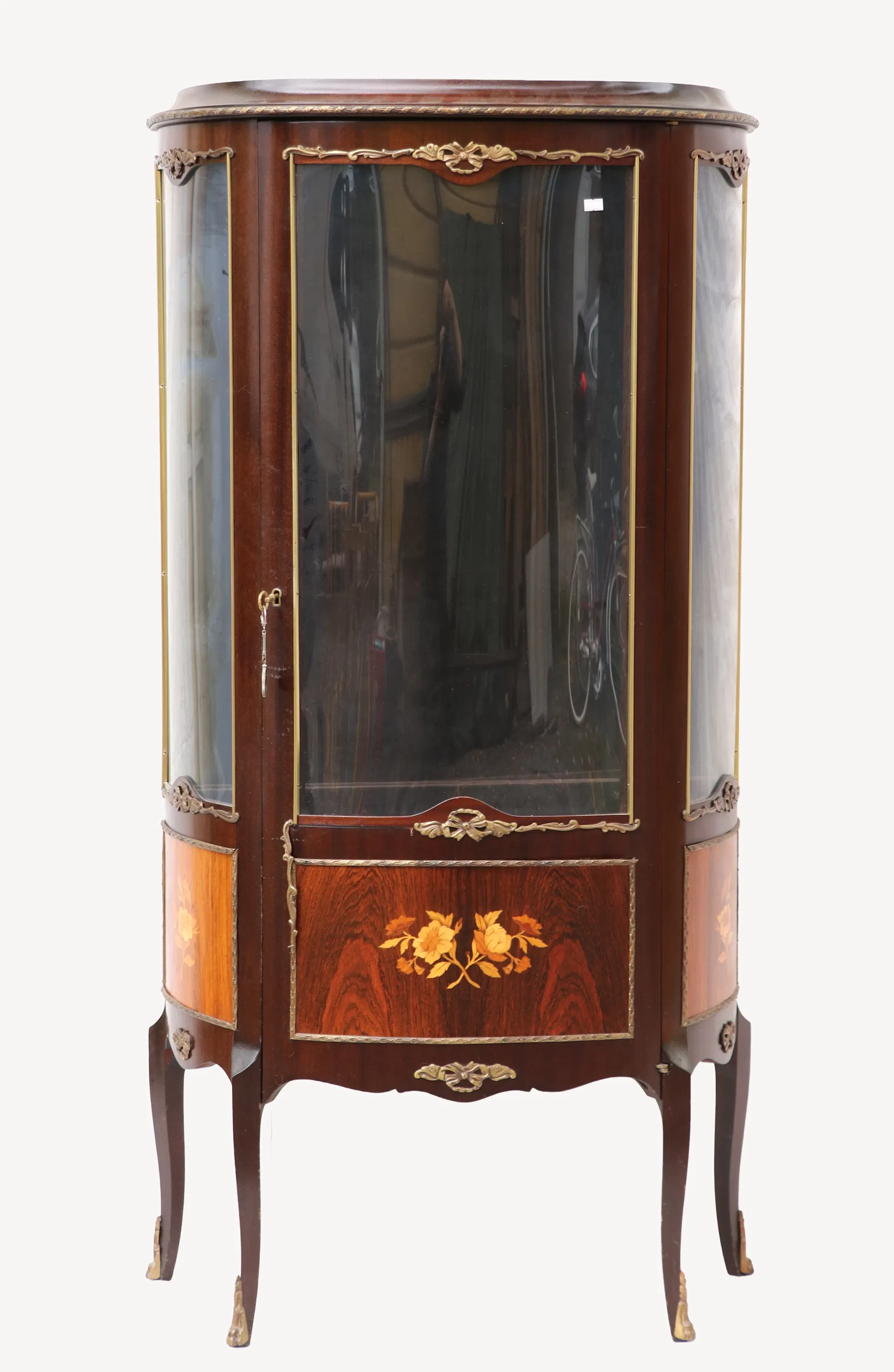 Vitrinskåp, gustaviansk stil, 1900-tal
