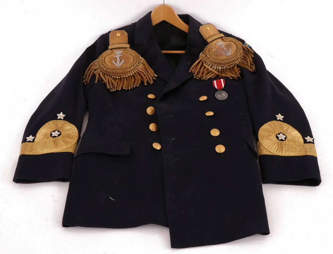 Uniformsjacka med axelklaffar, m/1948