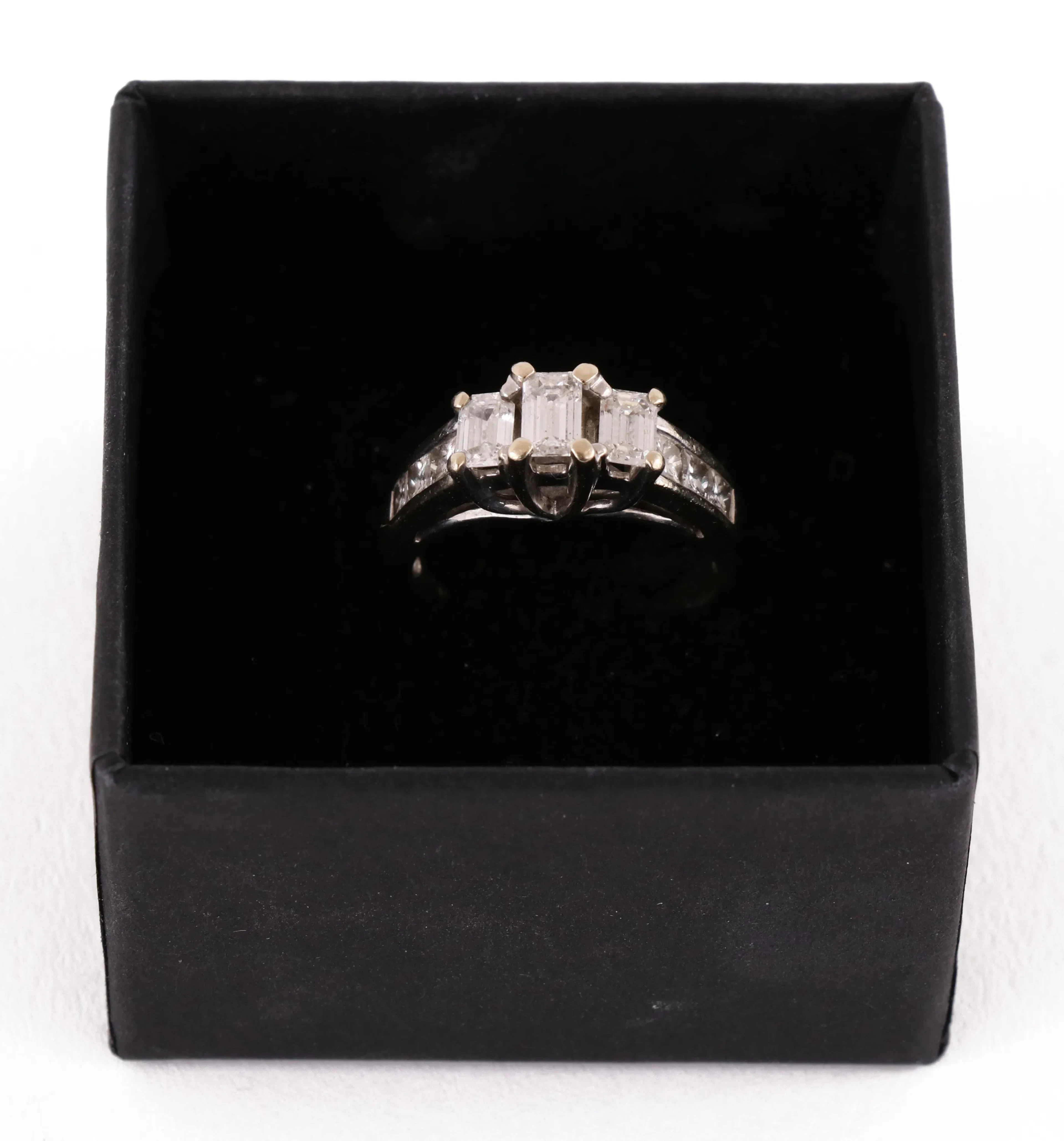 Ring i 14k vitguld