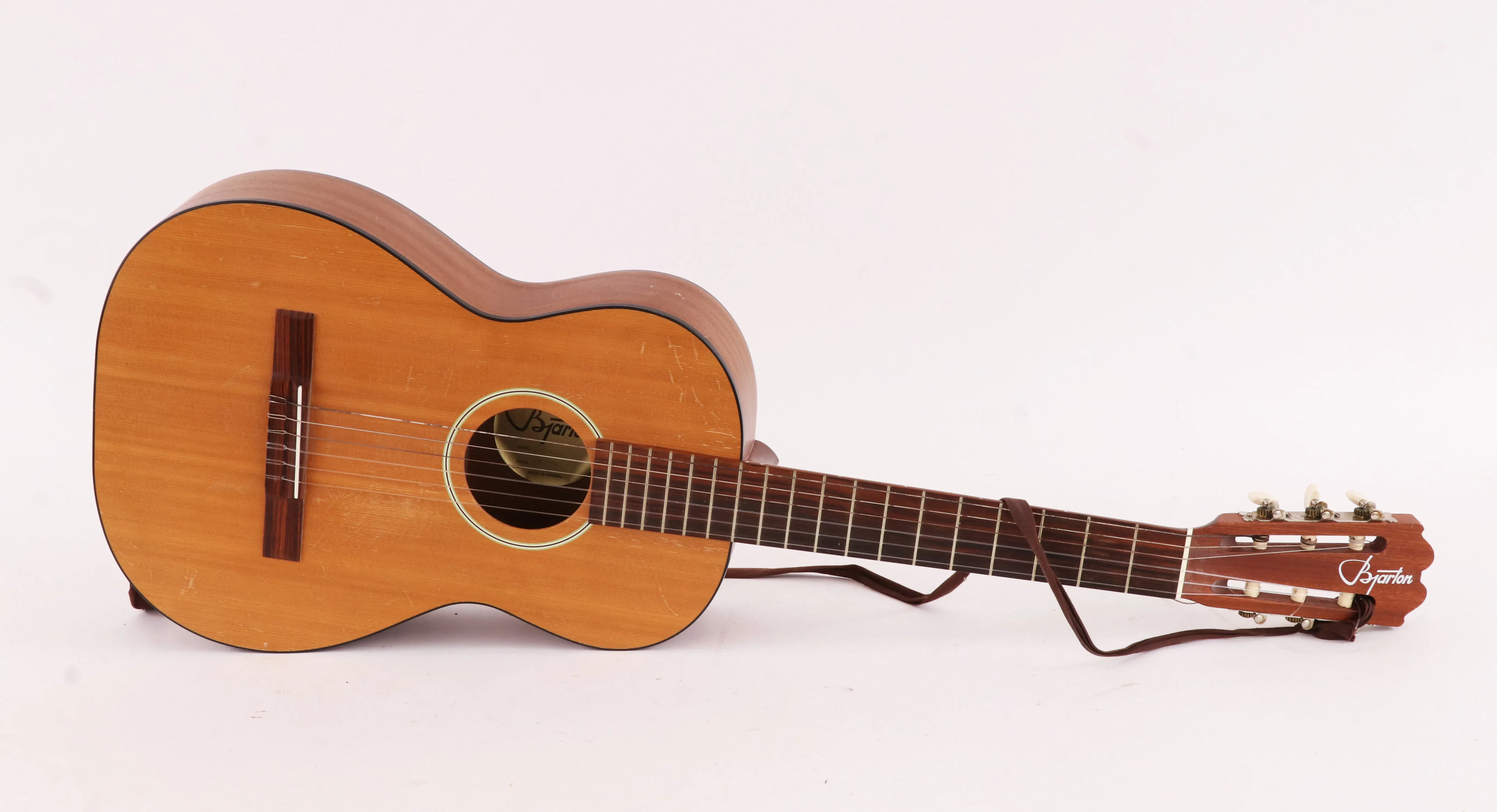 Akustisk gitarr, Bjärton