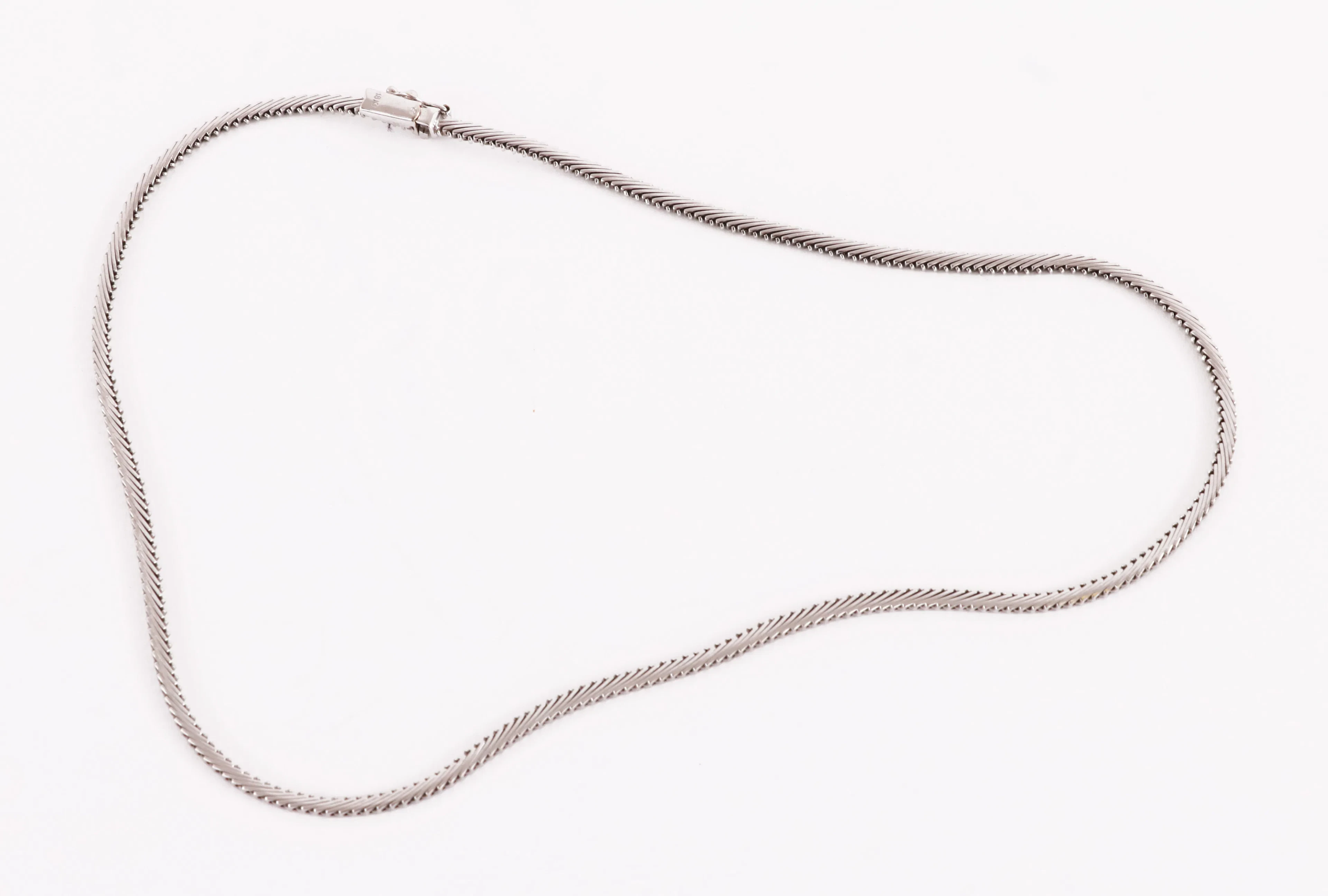 Halsband i 18k vitguld