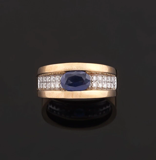 18k yellow gold (750) band ring set with an oval sapphire fl - Lot 304