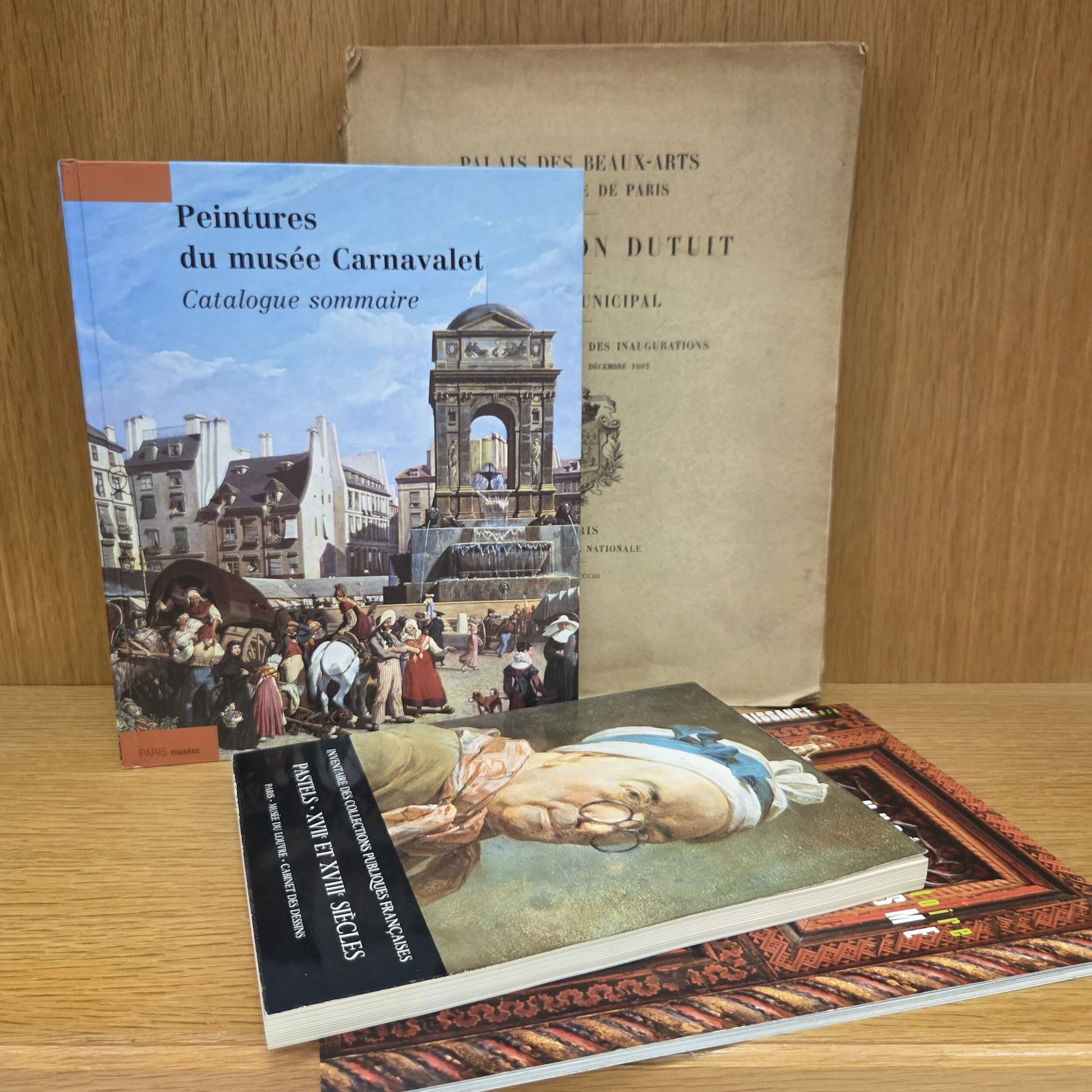 Set of works on Parisian collections: - La collection Dutuit - Lot 359
