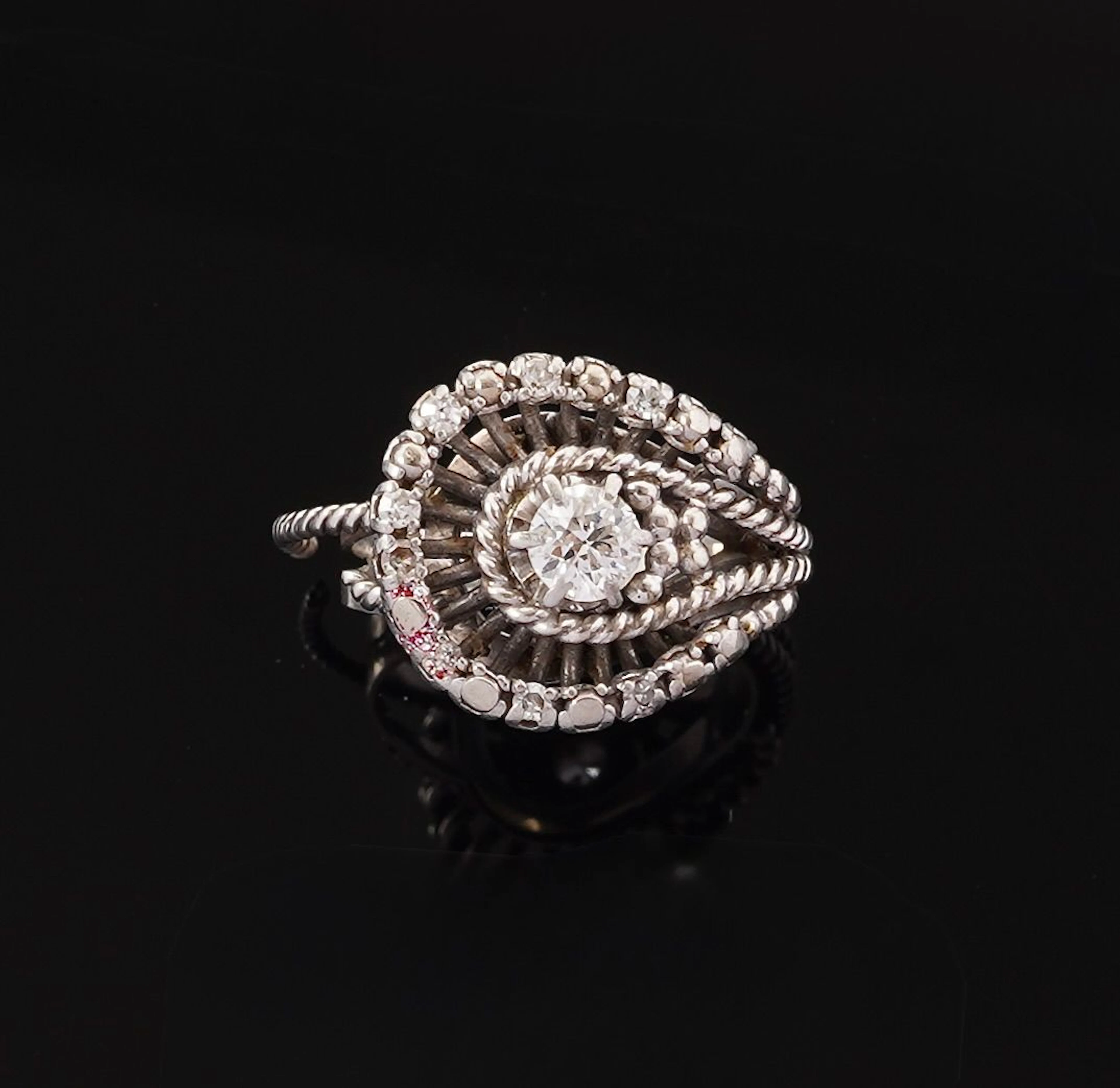 Asymmetrical ring in 18k white gold (750 parts per thousand) - Lot 271