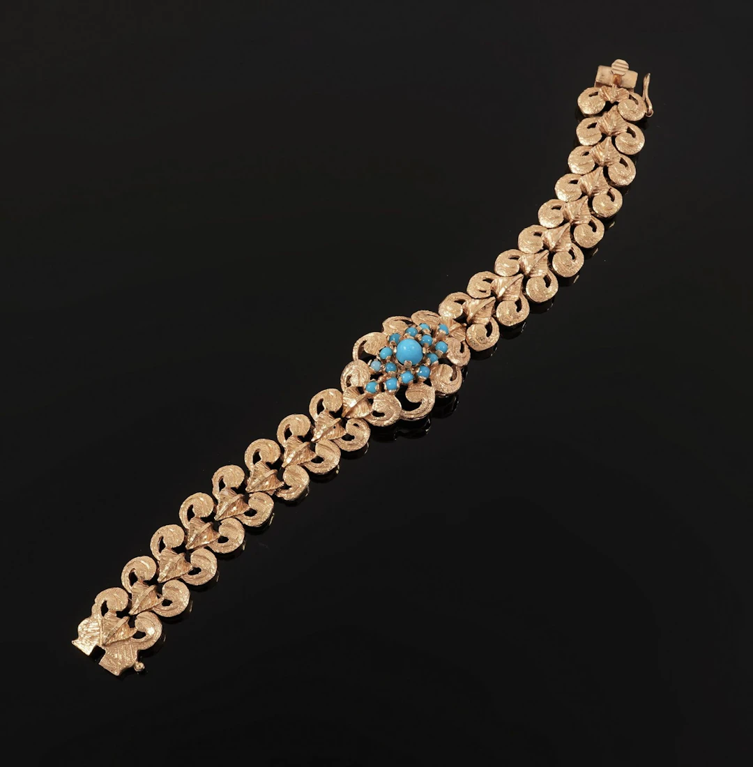 18k yellow gold (750) hinged bracelet with openwork design f - Lot 89