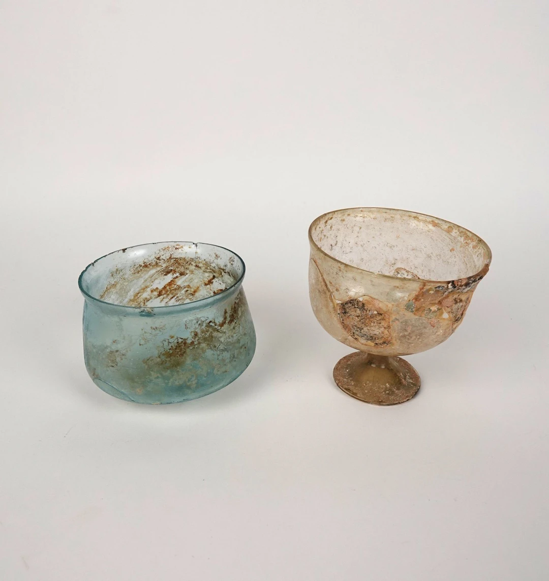Set of 2 pieces consisting of a goblet on a stem and a large - Lot 231