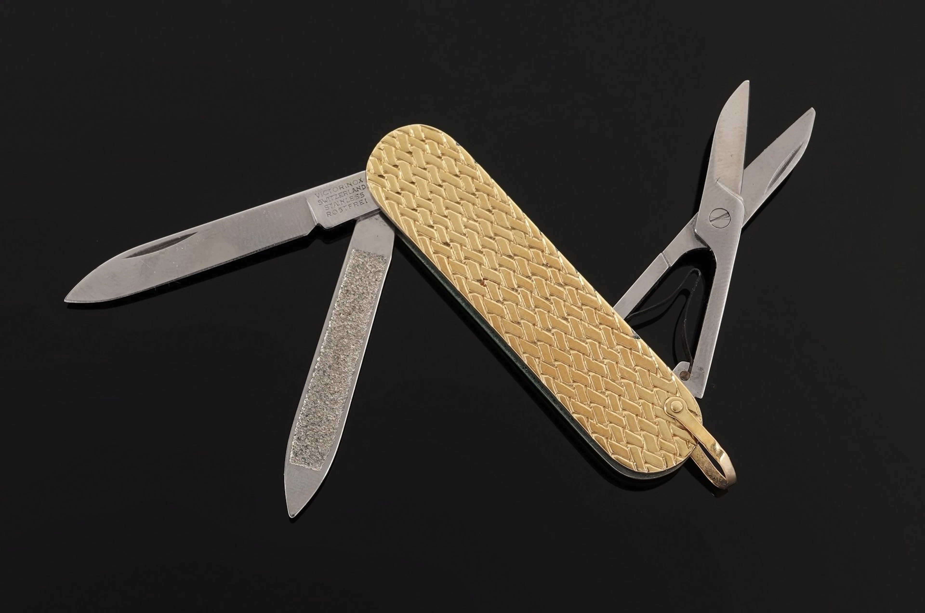 VICTORINOX - Lot 84