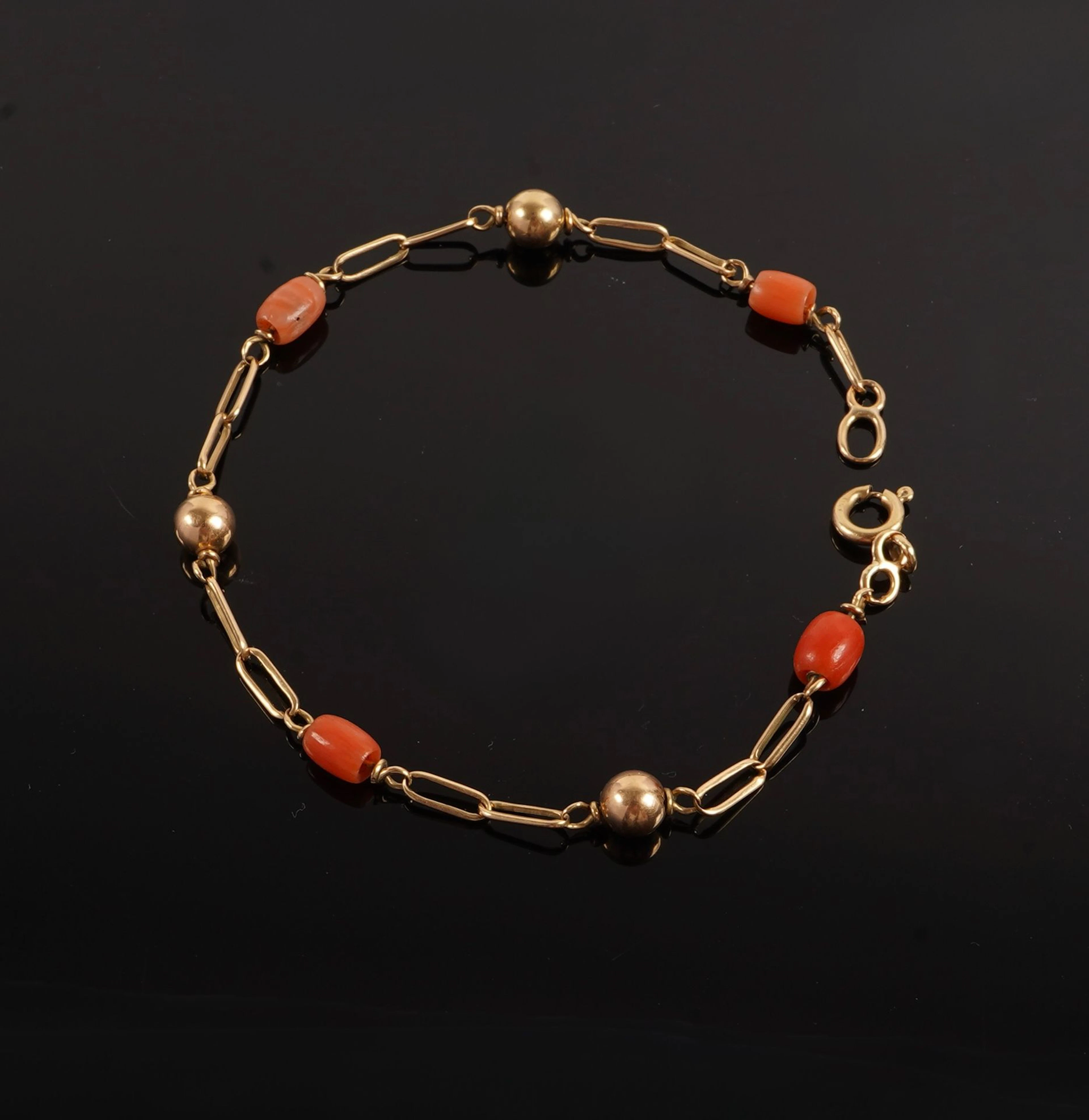 An 18K yellow gold bracelet (750 parts per thousand) with el - Lot 189