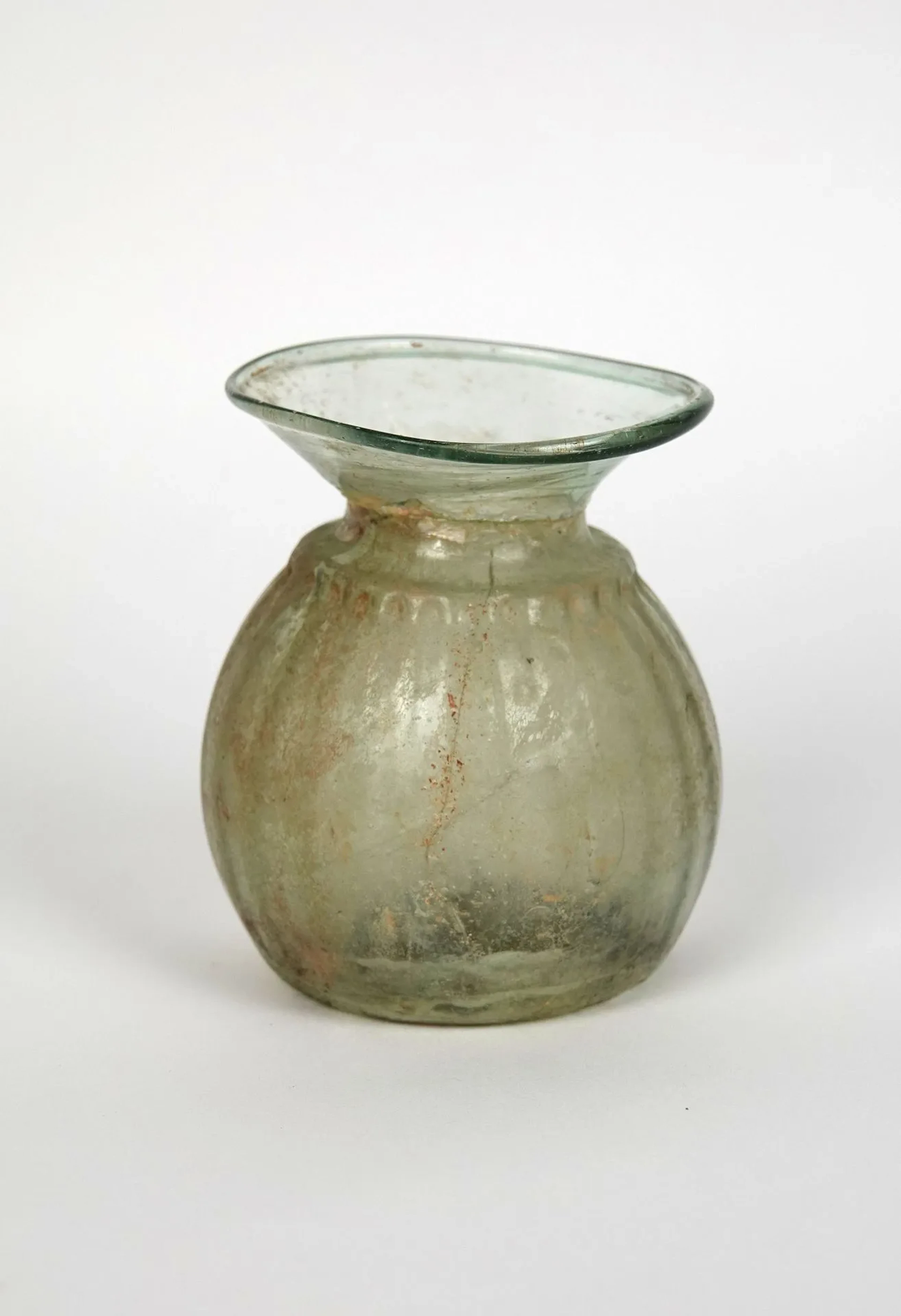 A lovely vase with a rounded body decorated with very subtle - Lot 247