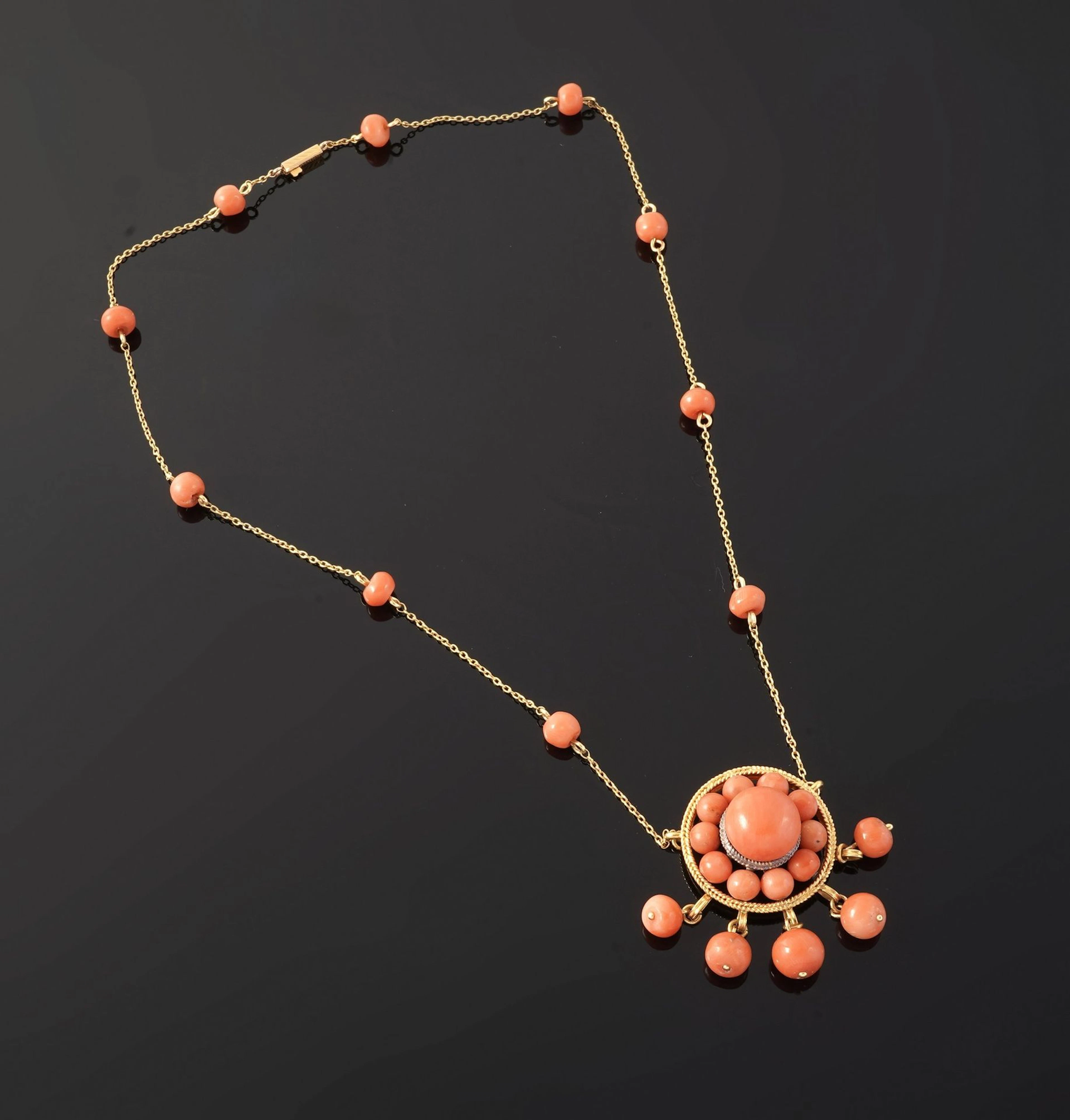 Charming 18K yellow gold 750 thousandths necklace comprising - Lot 82