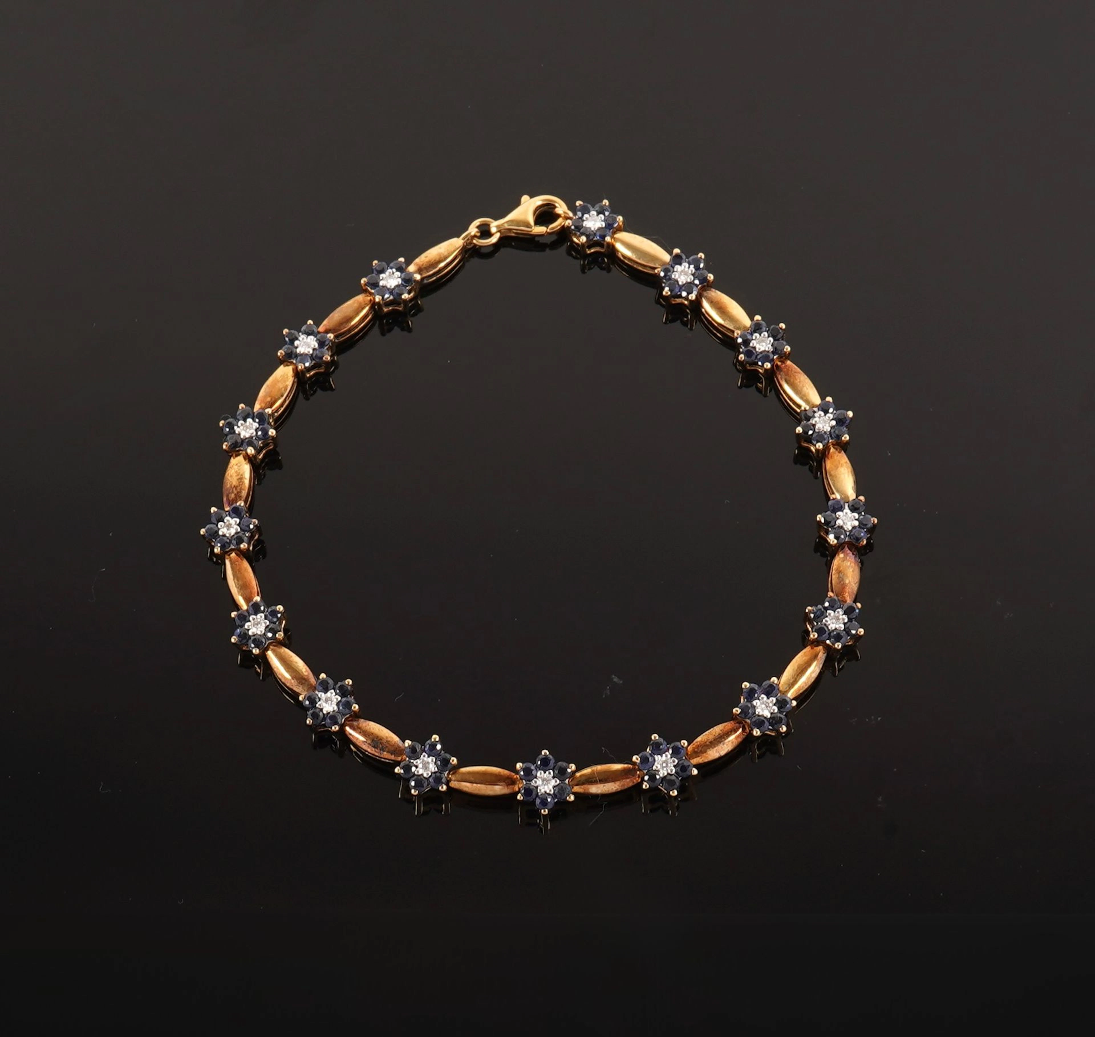 18k yellow gold bracelet (750 parts per thousand), consistin - Lot 369